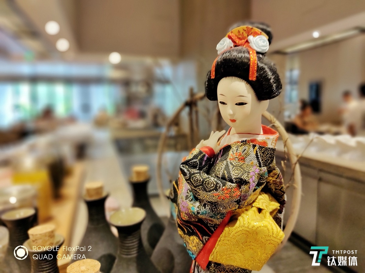 更多实拍样张 焦距：3.3mm 光圈：f/2.2 快门速度：1/33s ISO:1250