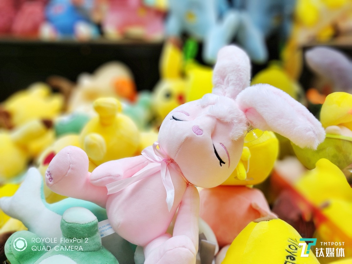 更多实拍样张 焦距：3.3mm 光圈：f/2.2 快门速度：1/33s ISO:1250