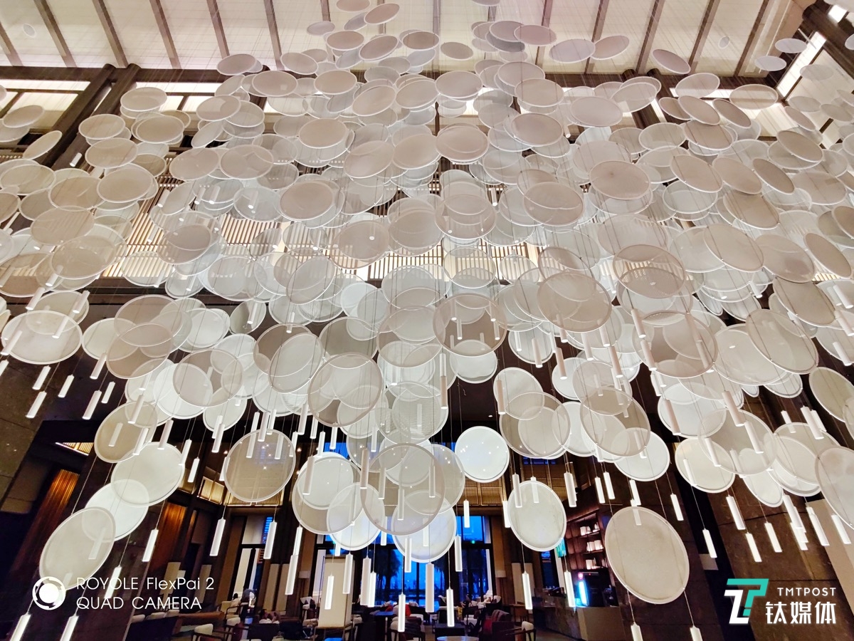 更多实拍样张 焦距：3.3mm 光圈：f/2.2 快门速度：1/33s ISO:1250