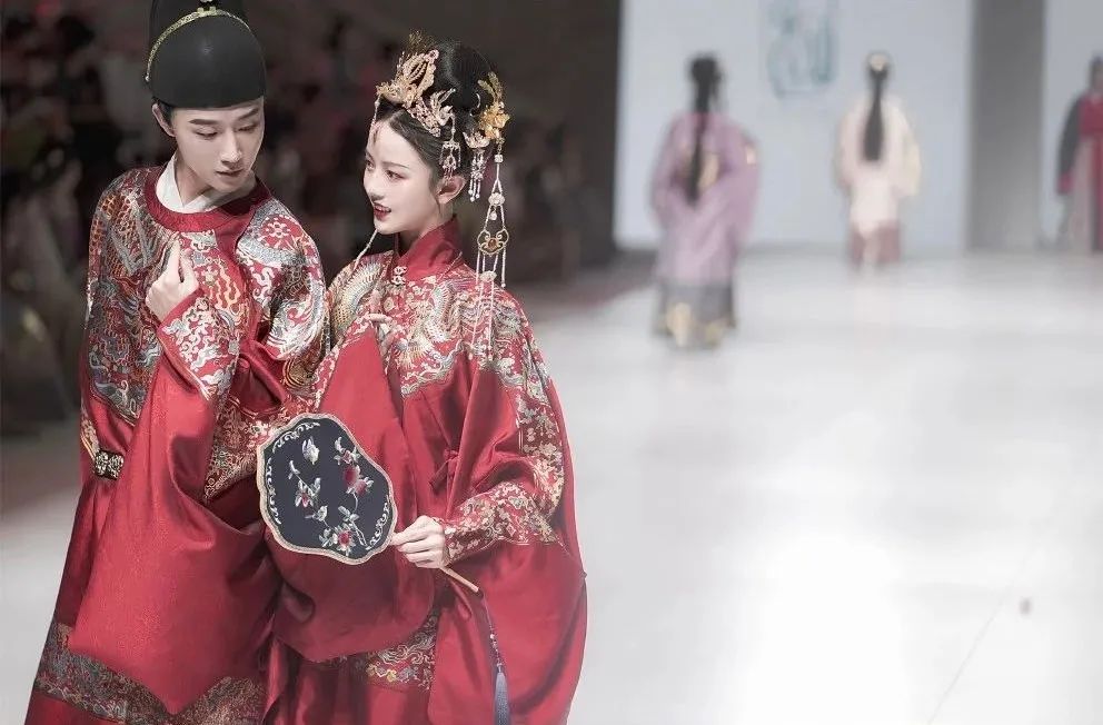 萤火虫漫展汉服秀闹乌龙，华裳九州的“文化生意”还能走远吗？