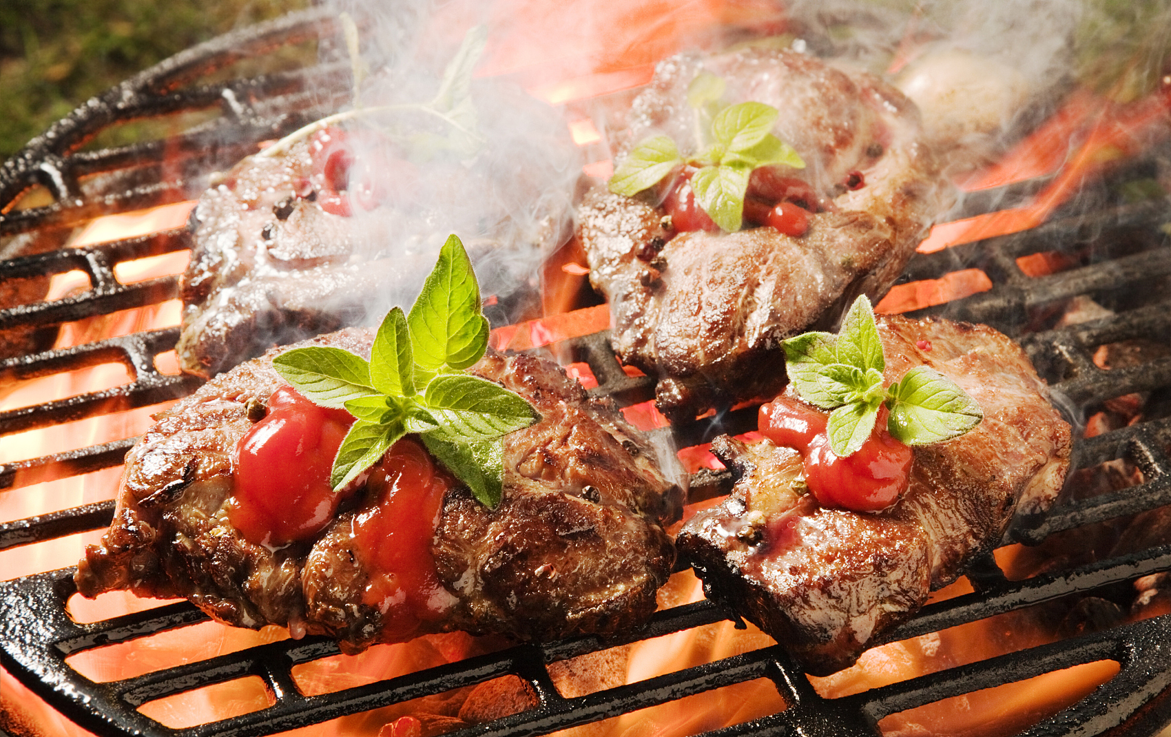 2020舌尖经济洞察报告：美食人群占移动大盘总体的10%，2/3为90后00后