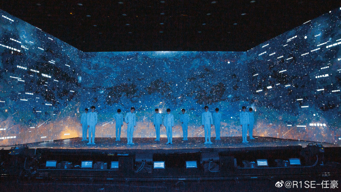 任豪恋爱曝光上热搜背后，国内偶像的“工业化”还缺少什么？