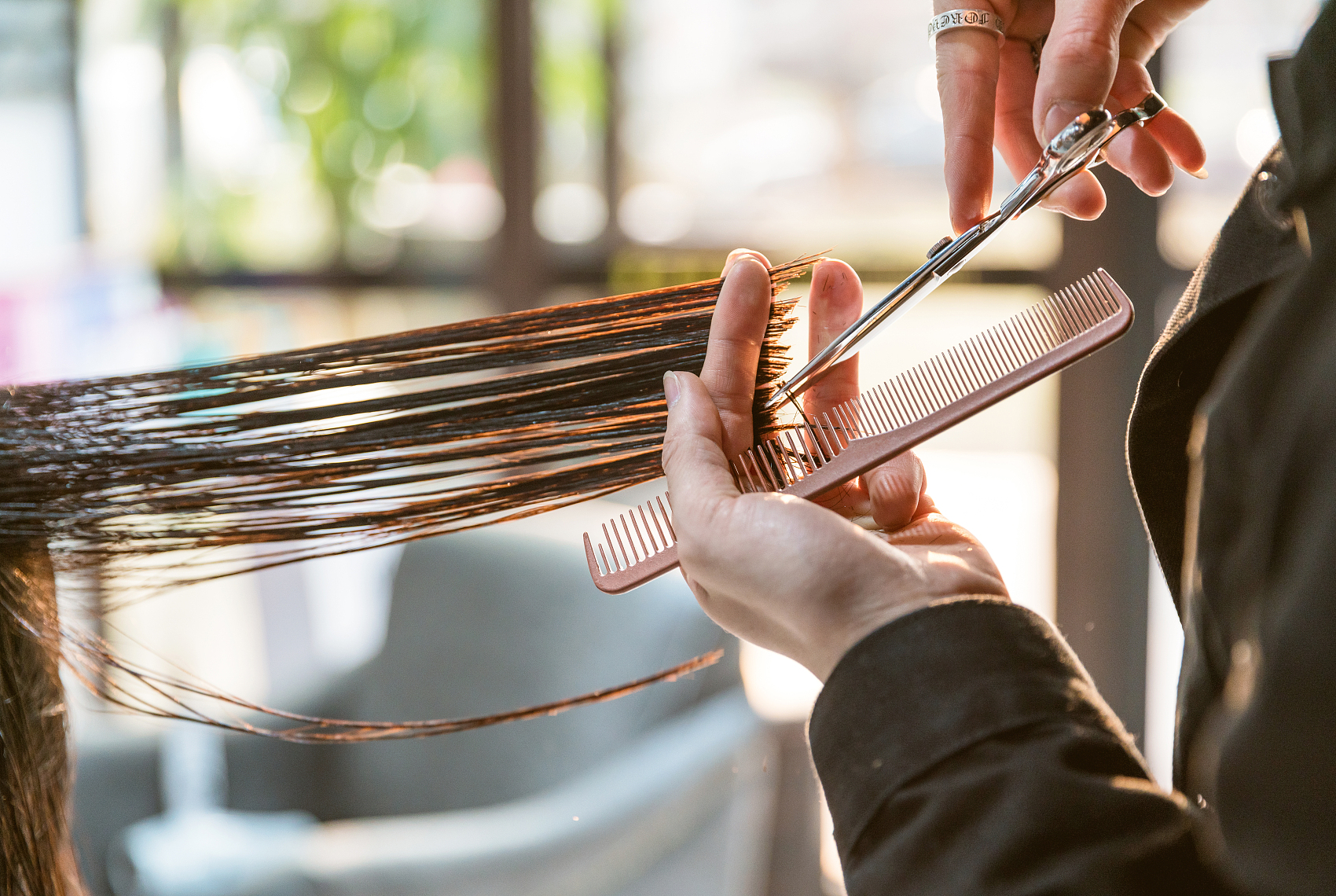 街头发廊100倍暴利灰产：448元烫染成本仅5元，9元洗发水可洗100人