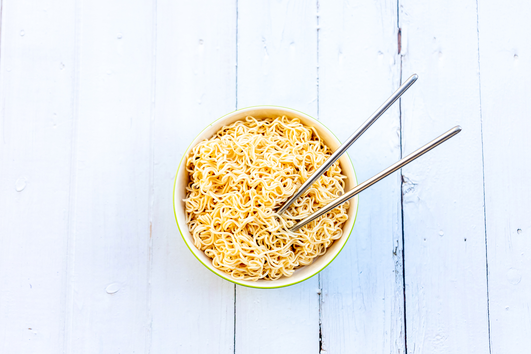 当半个娱乐圈都在吃自嗨锅，方便面去哪儿了？