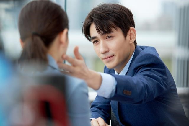 明星隐婚经济学：臣服于资本还是粉丝？