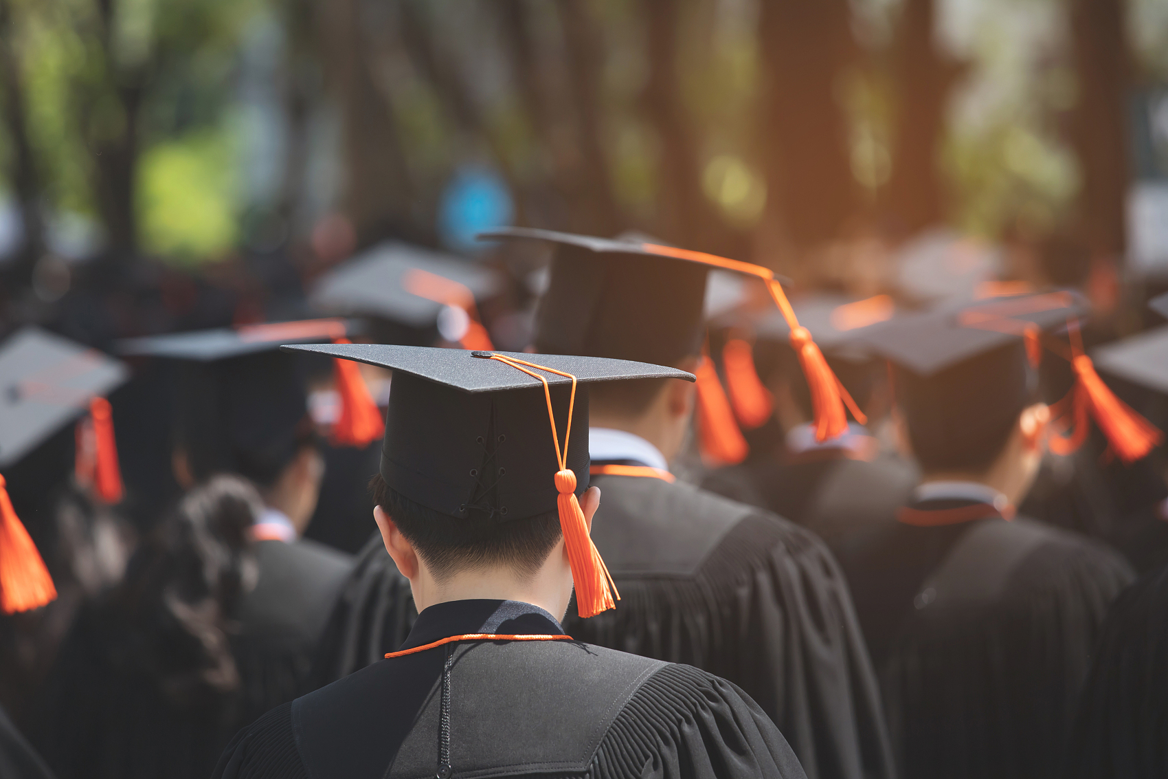 在公考鼓励群，我们看到了应届生找工作最卑微的一面