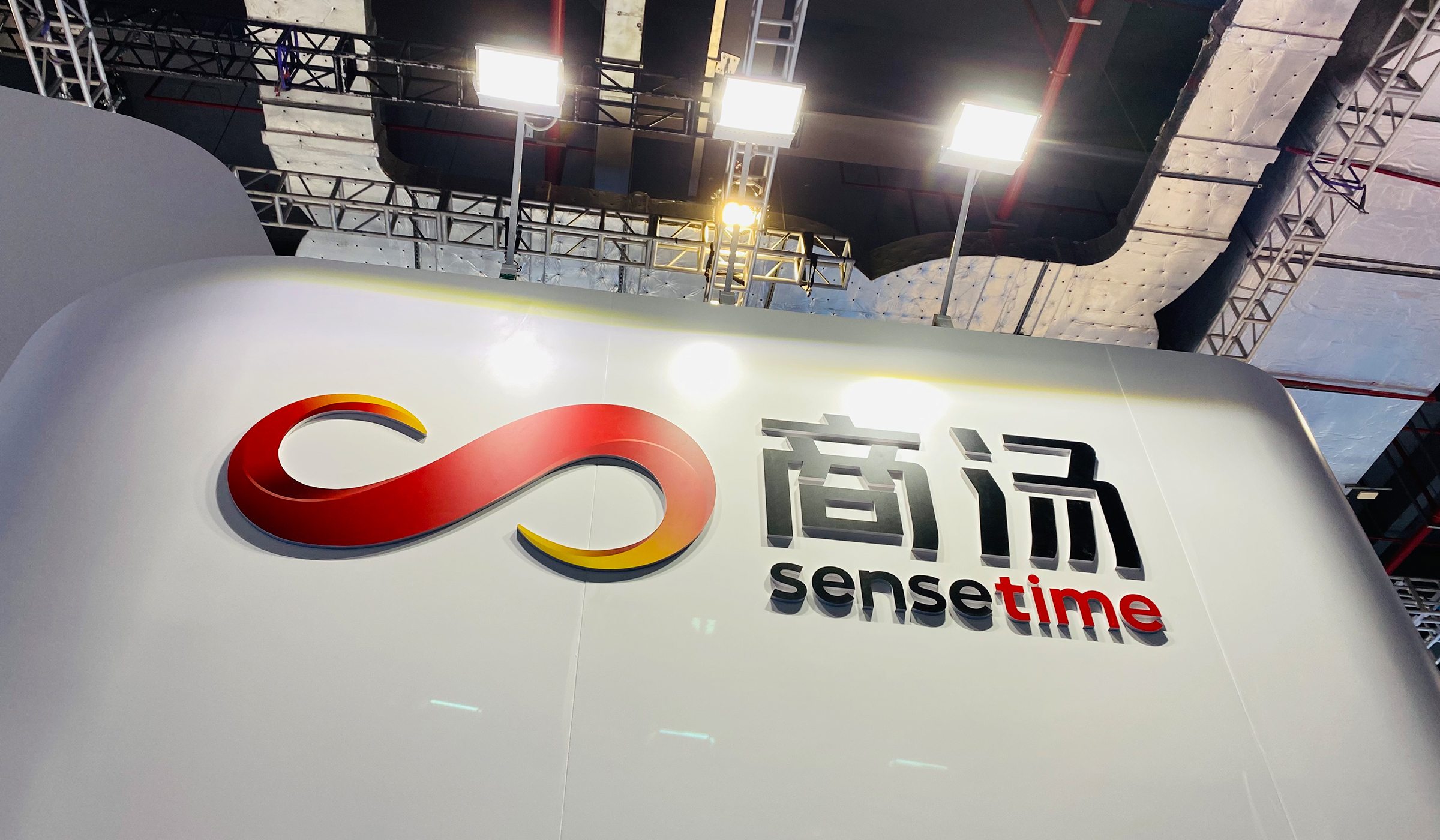 毛利率超70%，为什么商汤三年半还净亏28亿？