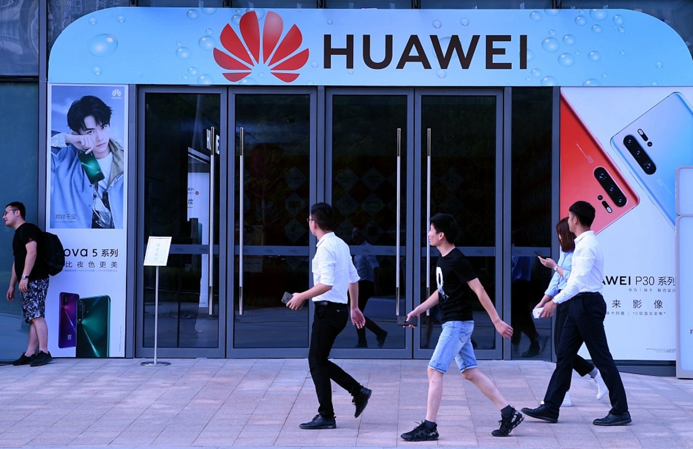 【钛晨报】美国或将允许厂商向华为销售芯片；苹果四财季iPhone销售、大中华营收下滑，盘后跌超5%；谷歌母公司Alphabet发布三季度财报：净利同比大增59%