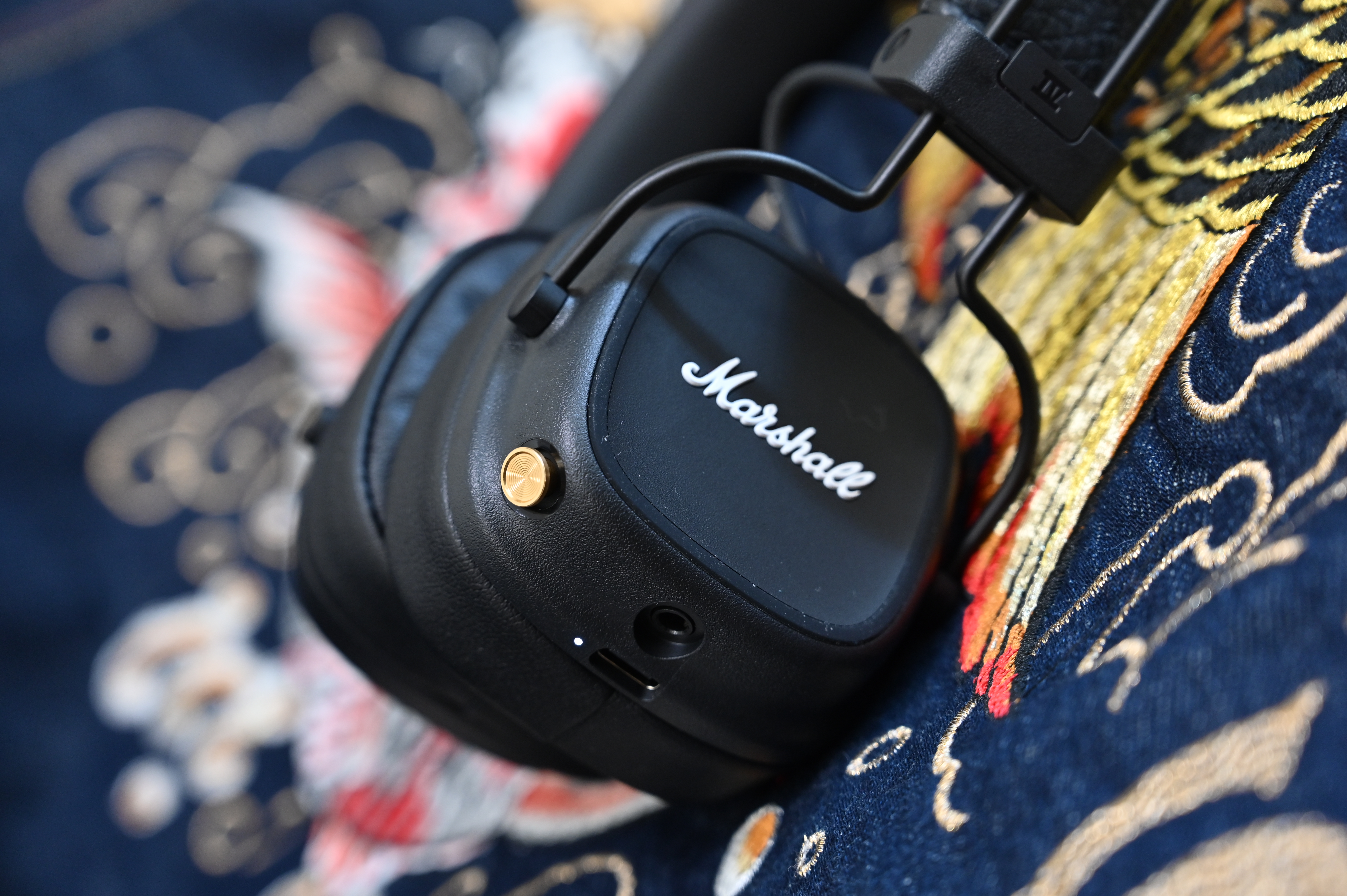 80小时续航还能无线充电，Marshall Major IV体验 | 钛极客