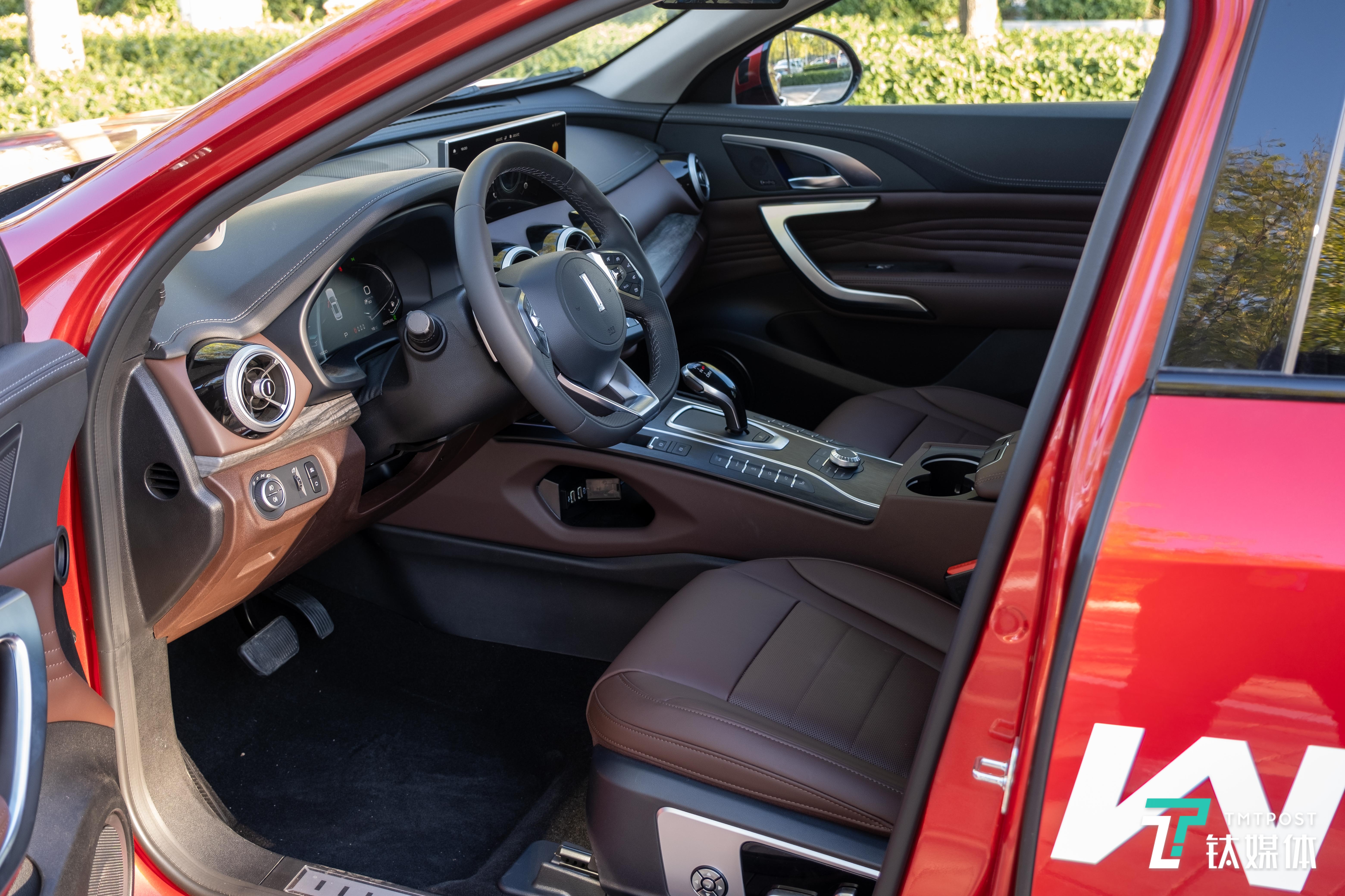 整体内饰与座椅