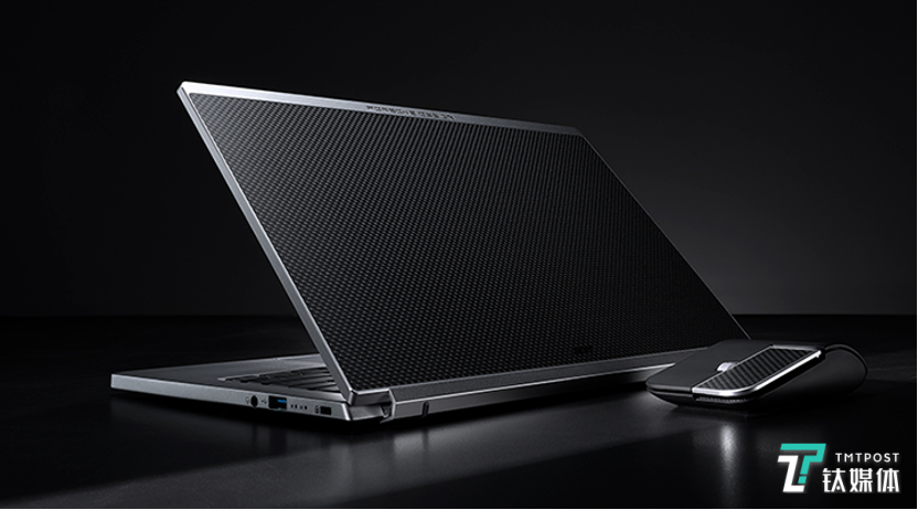 Porsche Design Book RS 限定款