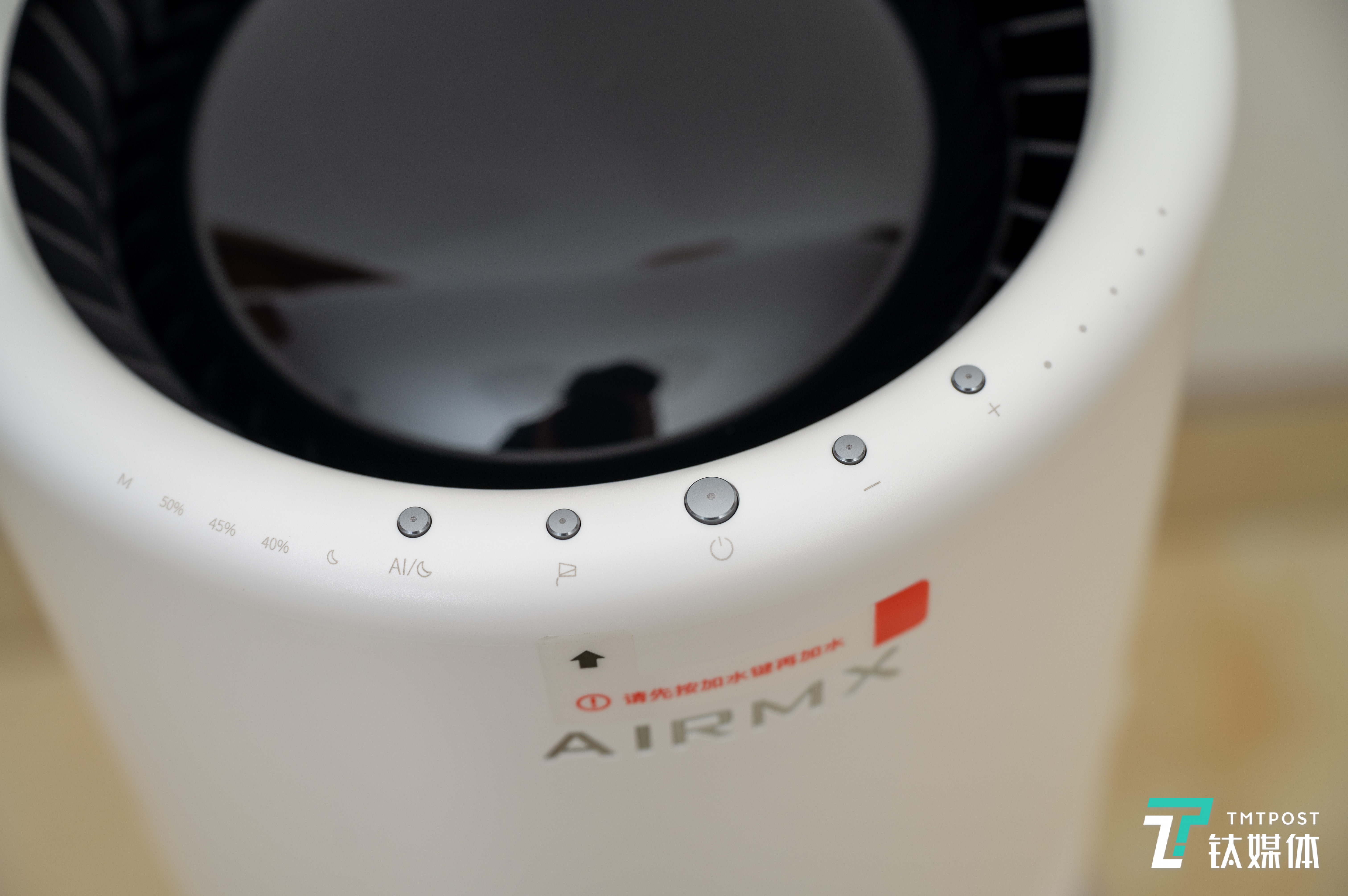 按键底部有说明