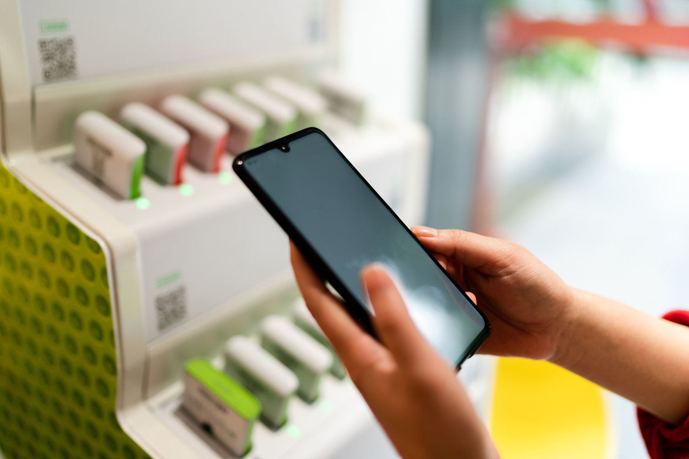 共享充电宝“闷声发财”：进KTV先交1万元，推广代理一年净赚20万