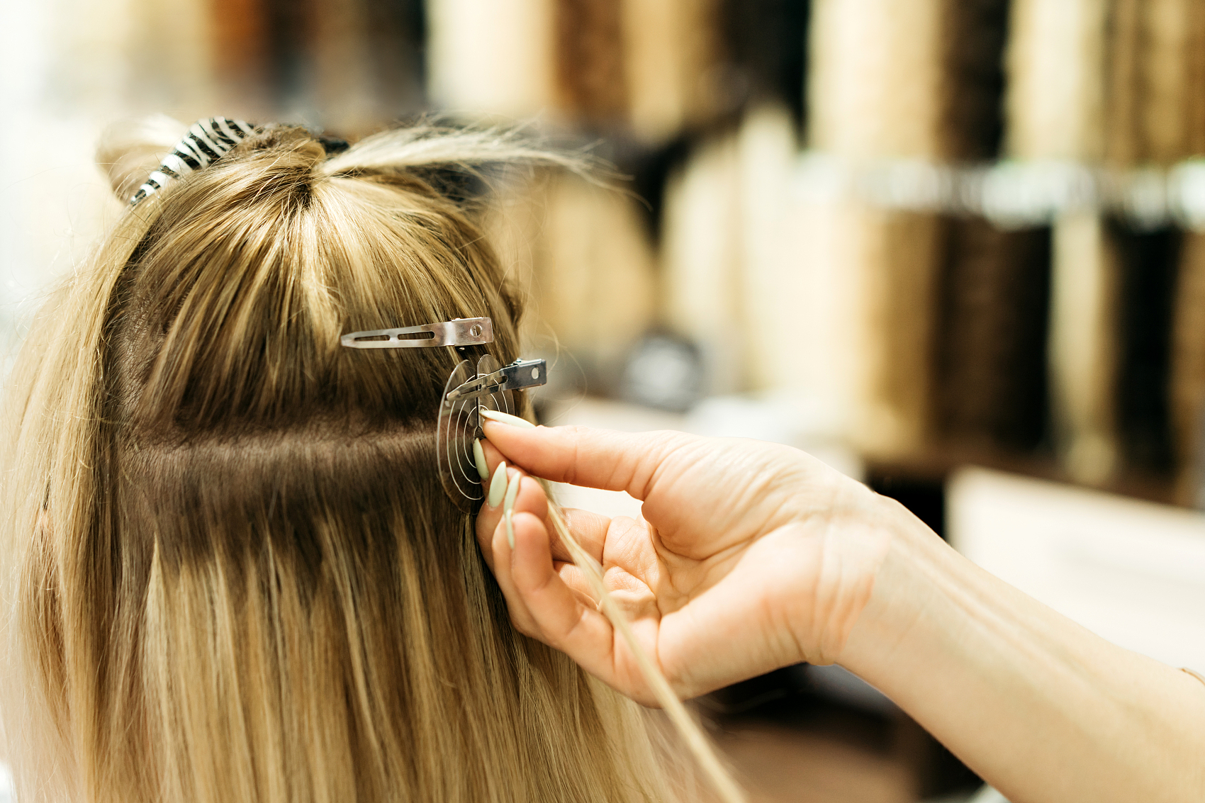 许昌假发涌入直播间：手工假发价格破万，商家直播日销两千顶