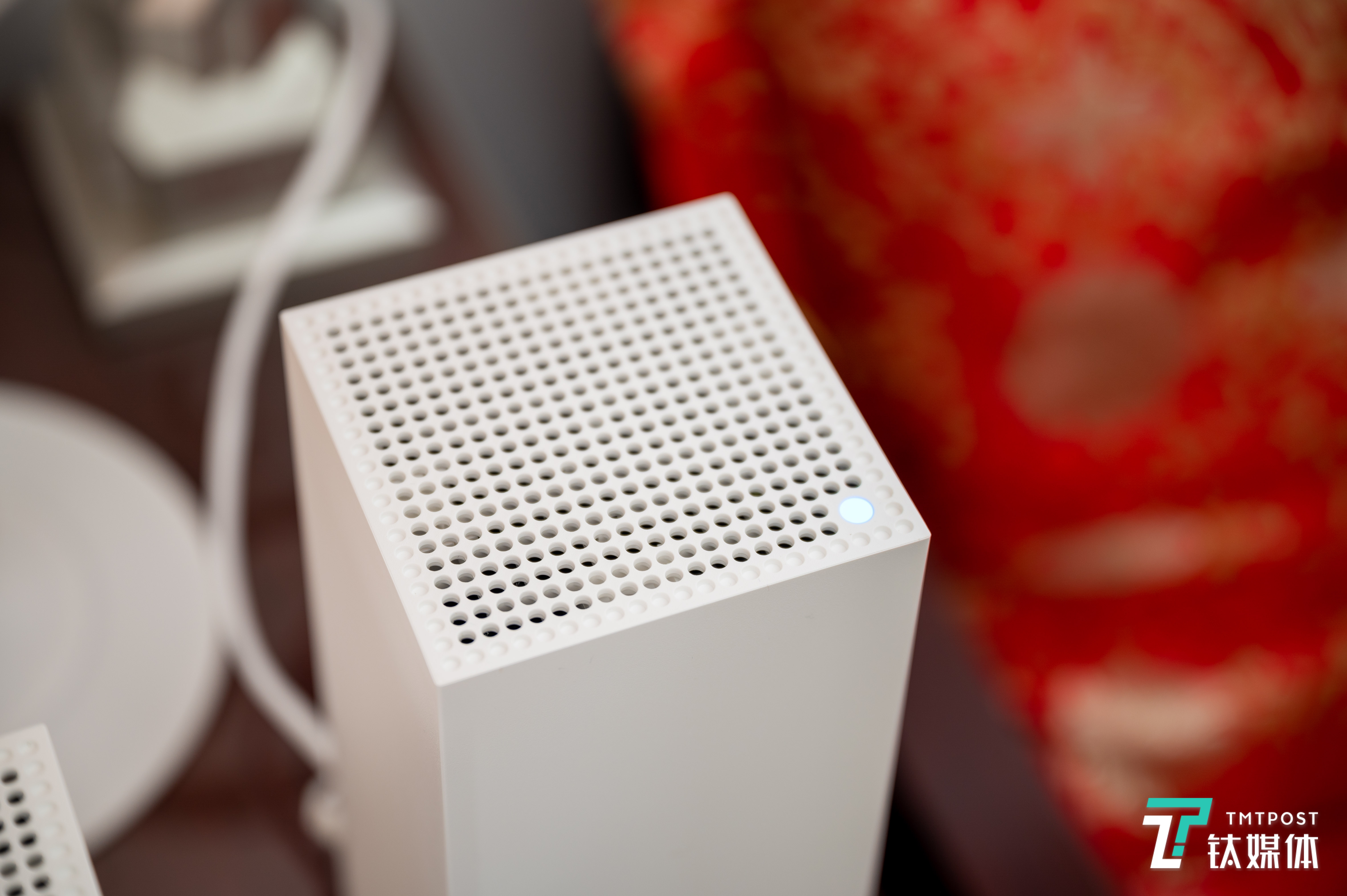 主机顶部有灯光