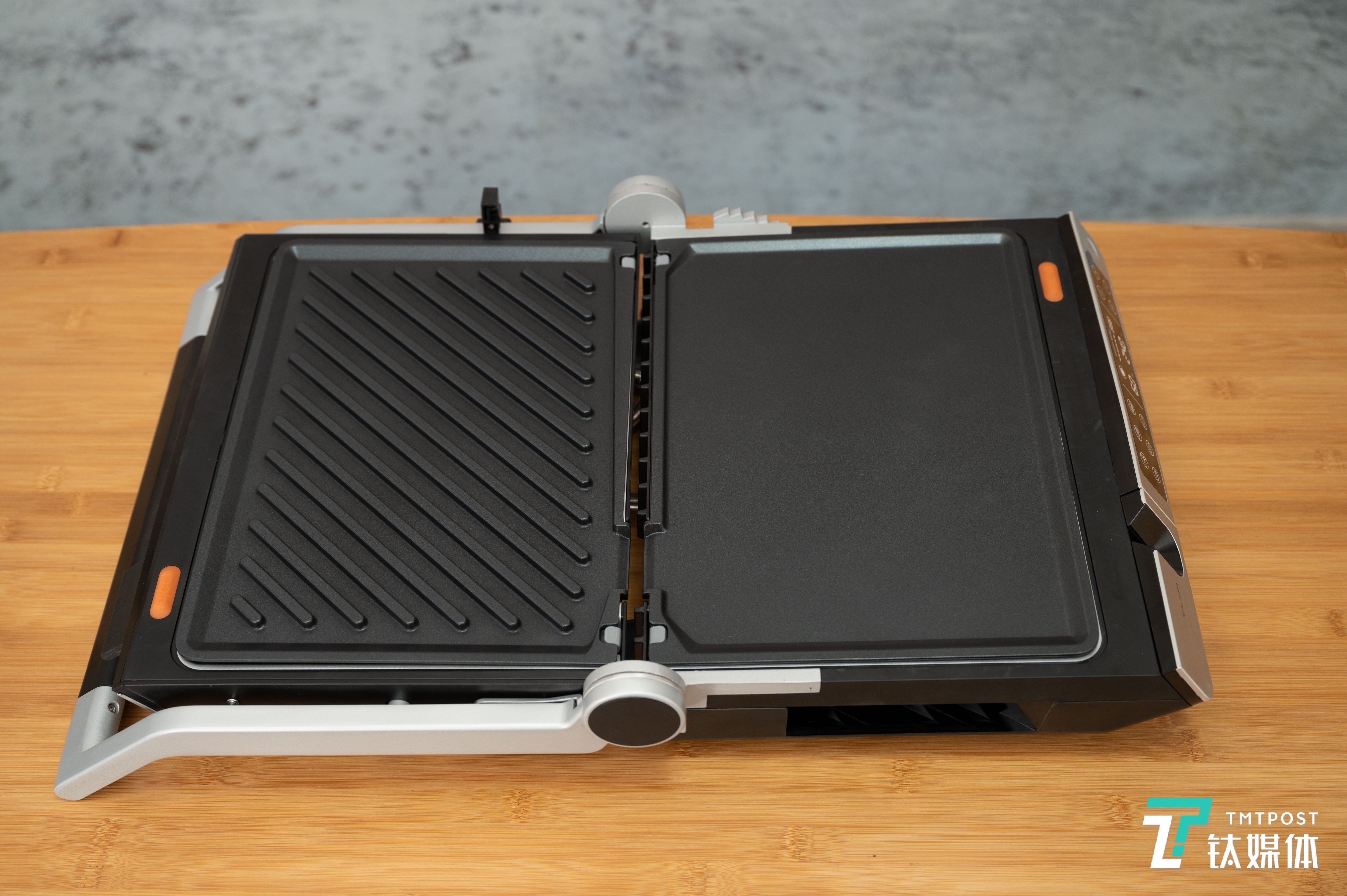 180&deg;开合状态