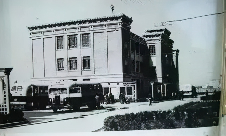 北京电子管厂旧照片，开场总投资一亿元，员工数近万，是60年代亚洲最大的电子管厂