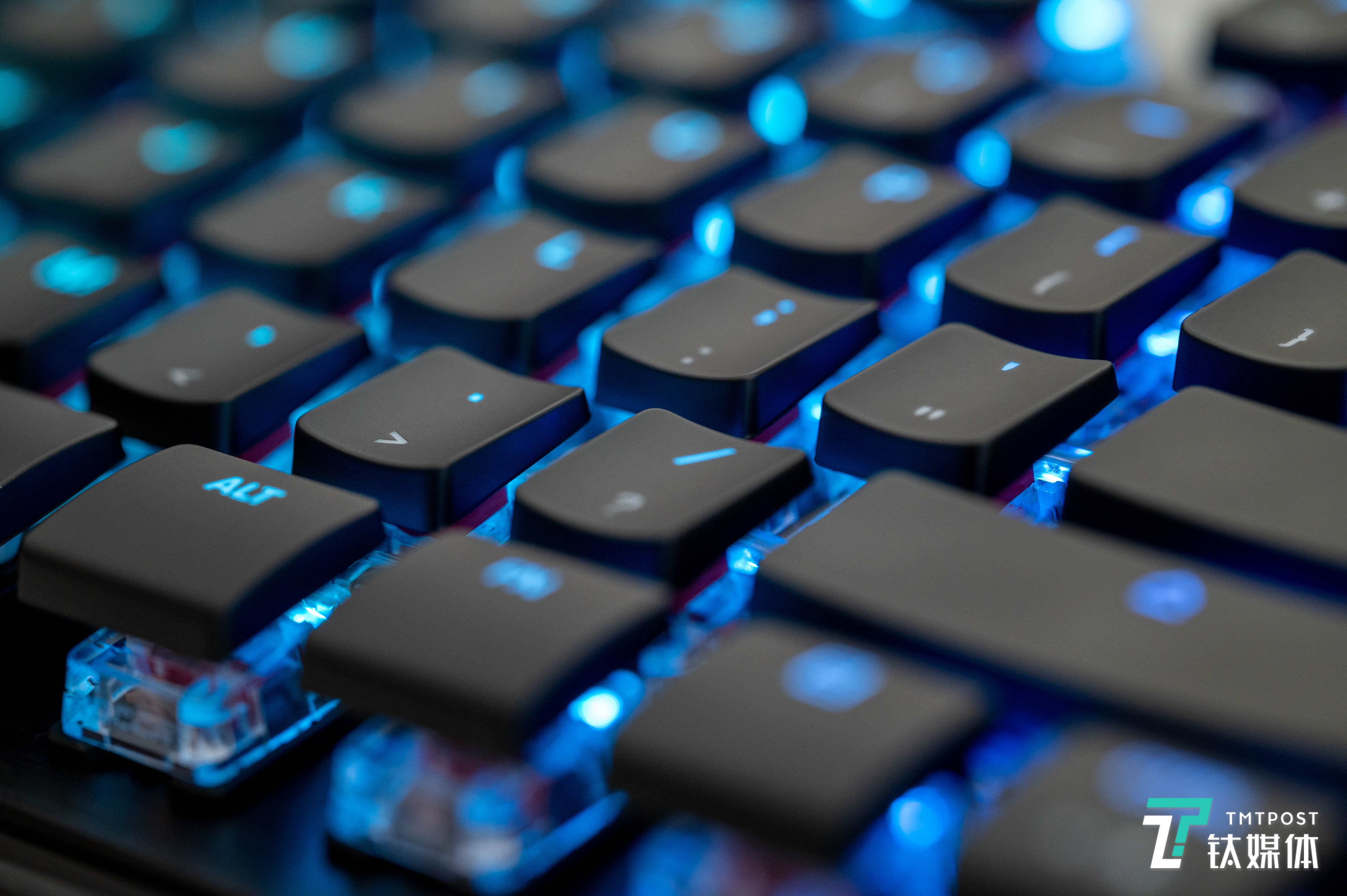 ABS材质的键帽表面有弧度