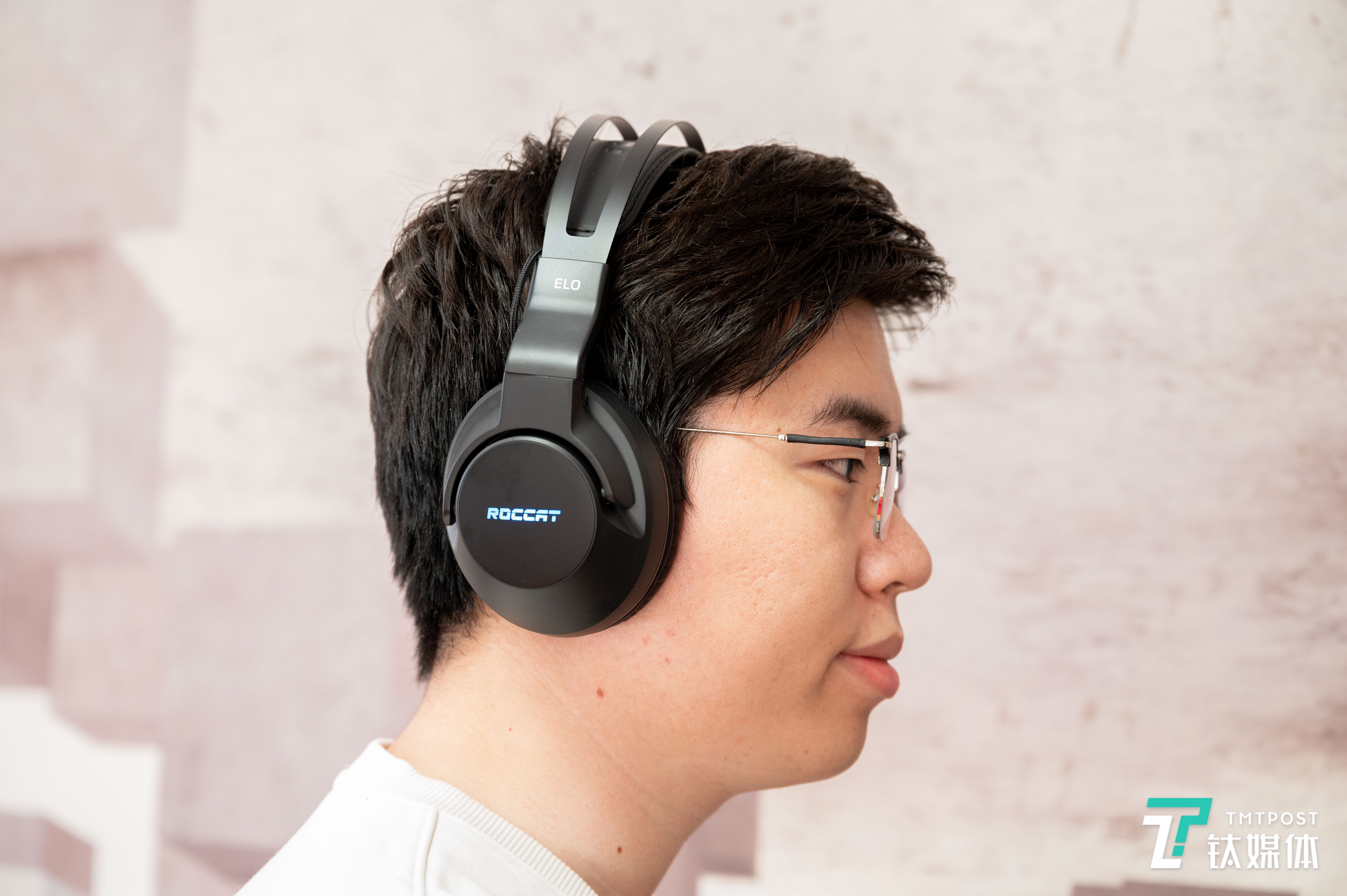 资深眼镜党佩戴示范