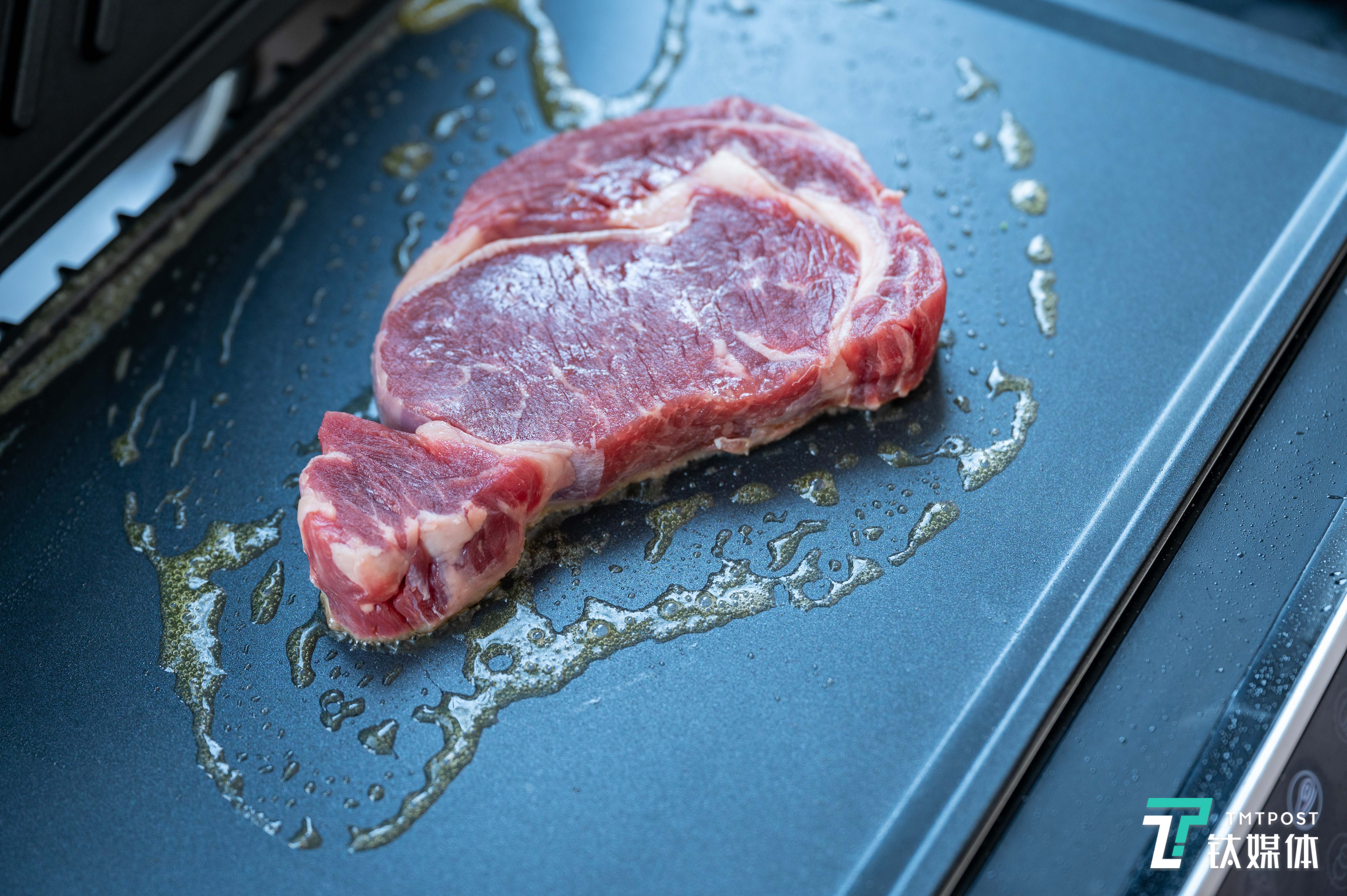 注意牛排的厚度