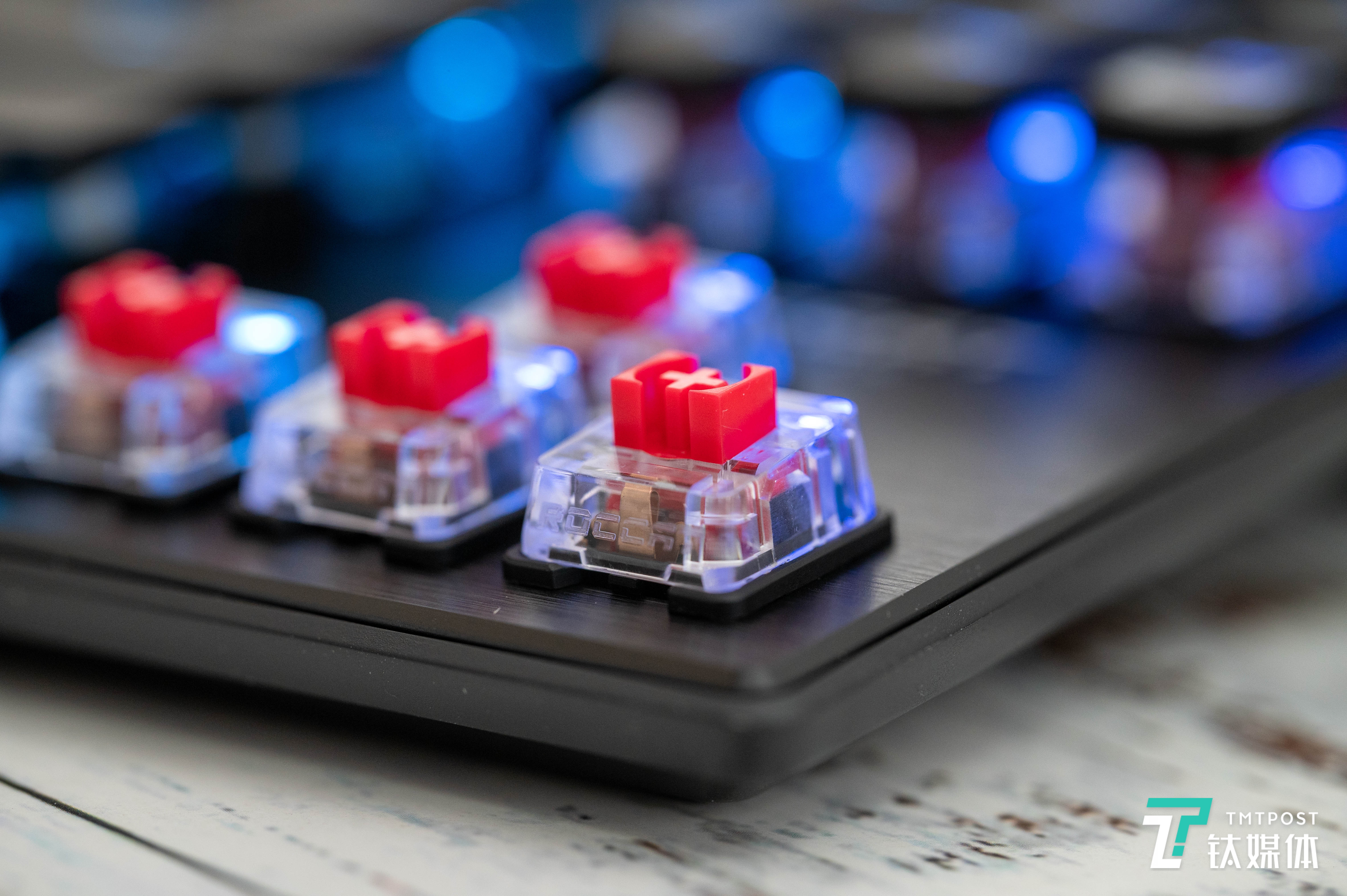 高亮度的透明外壳