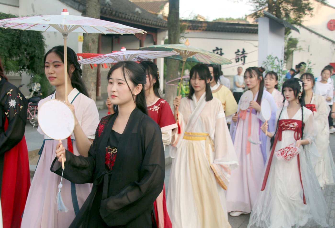 一年增长318.5%、播放破百亿：“国风”是一门好生意吗？