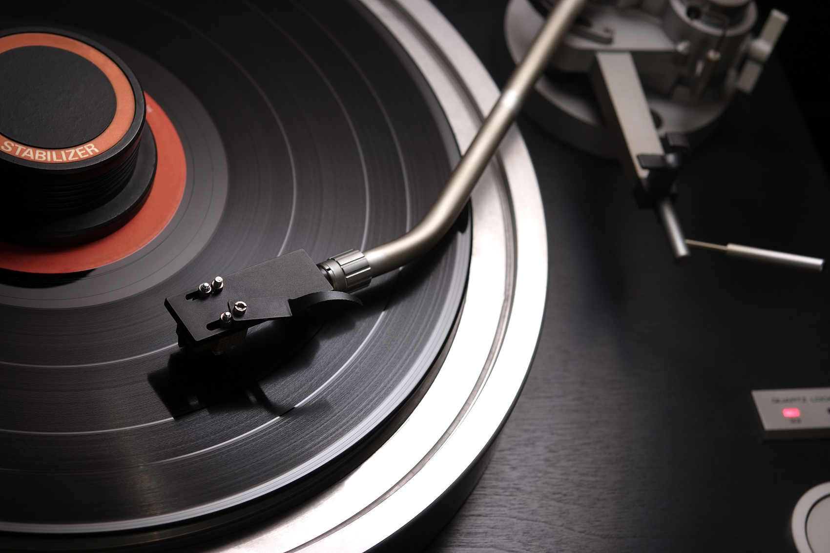 万青新专成年度爆款，说明市场仍然相信好内容