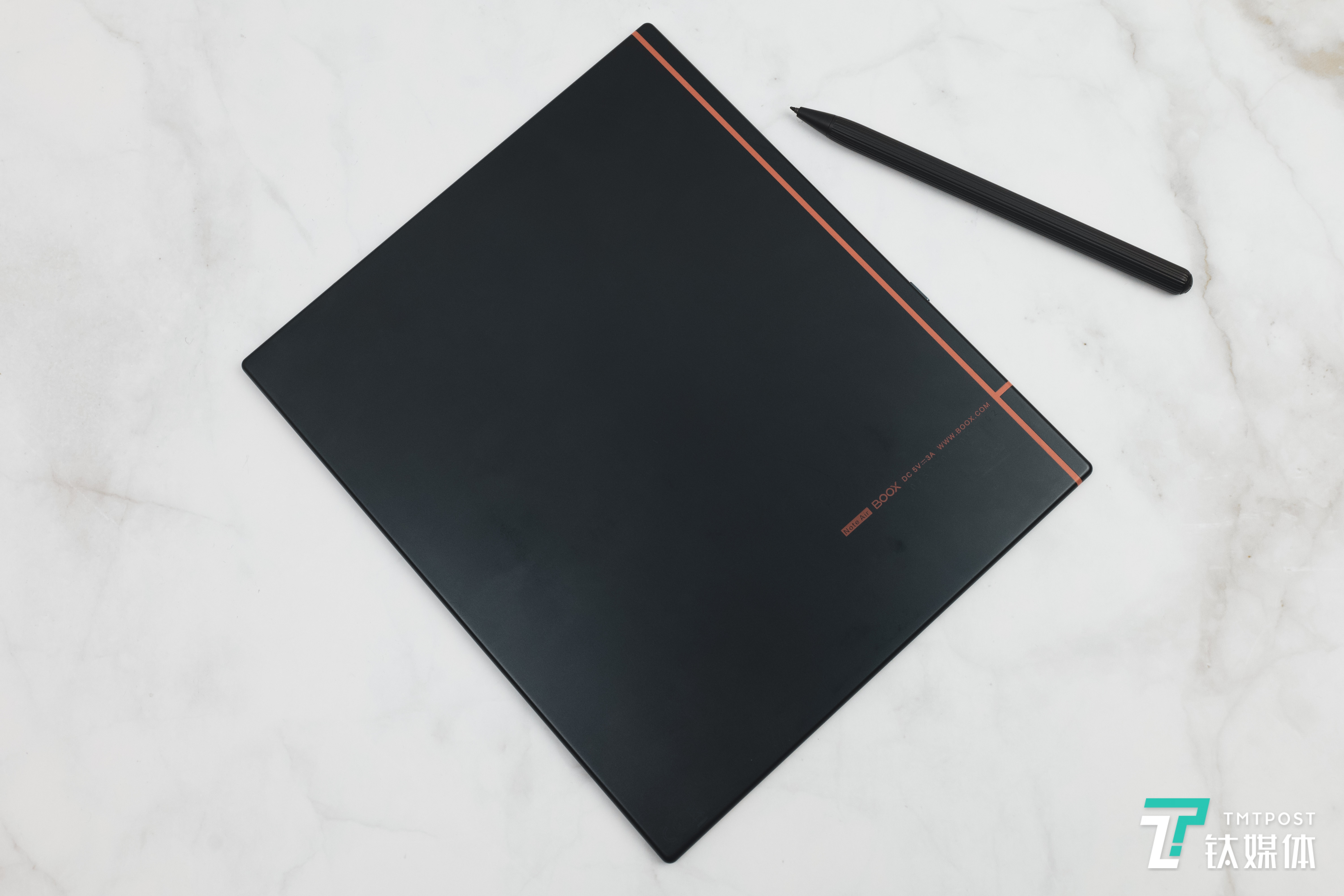 从背面看，就像一本&ldquo;线装书&rdquo;