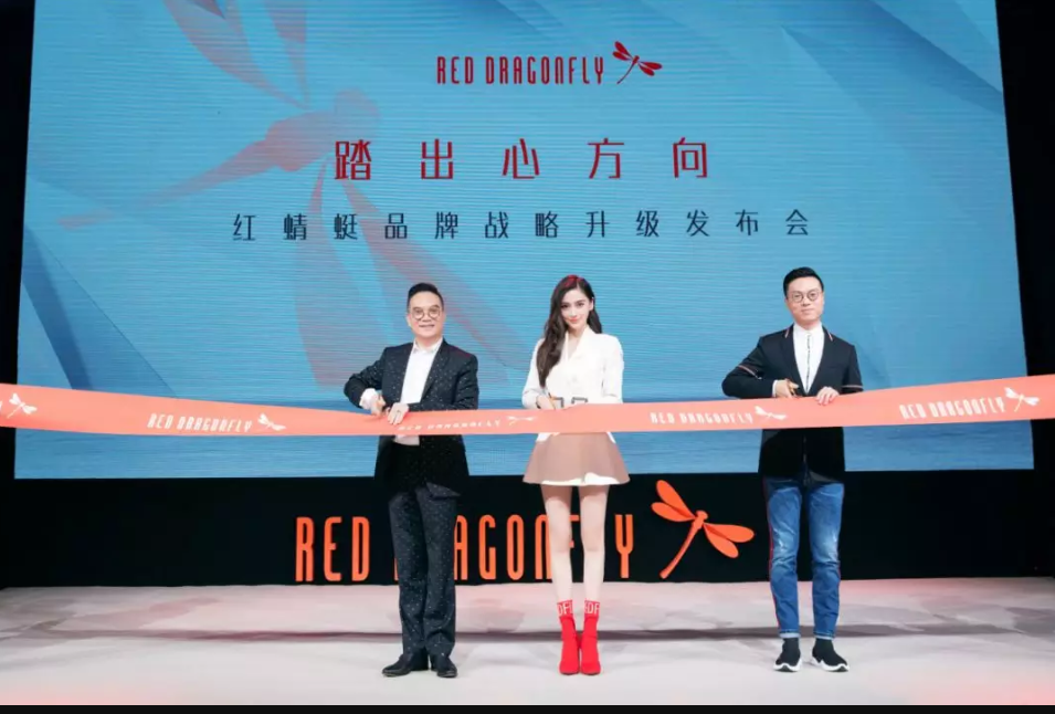 从左往右分别为：钱金波、Angelababy、钱帆