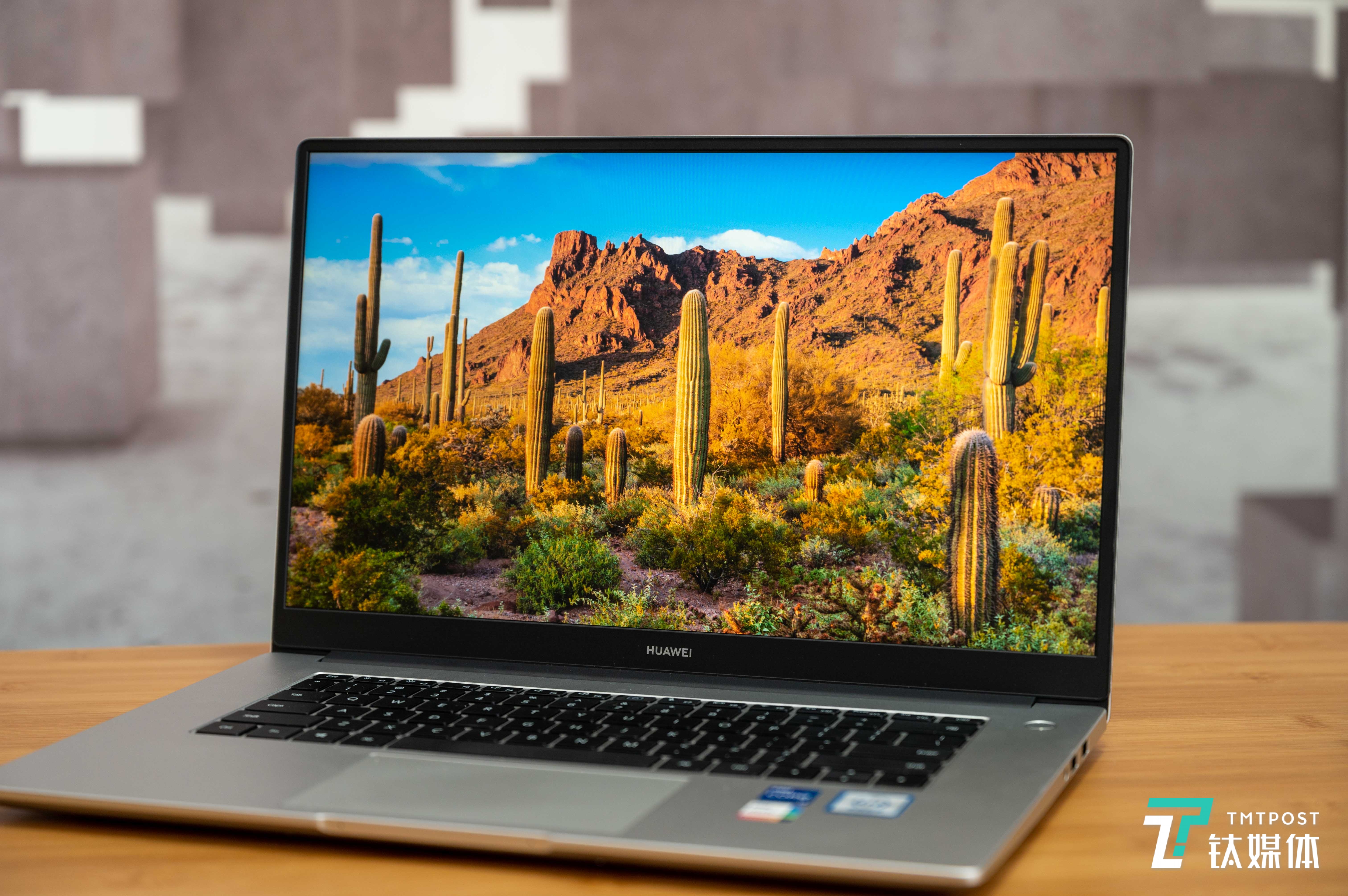 屏幕可视角度也不错