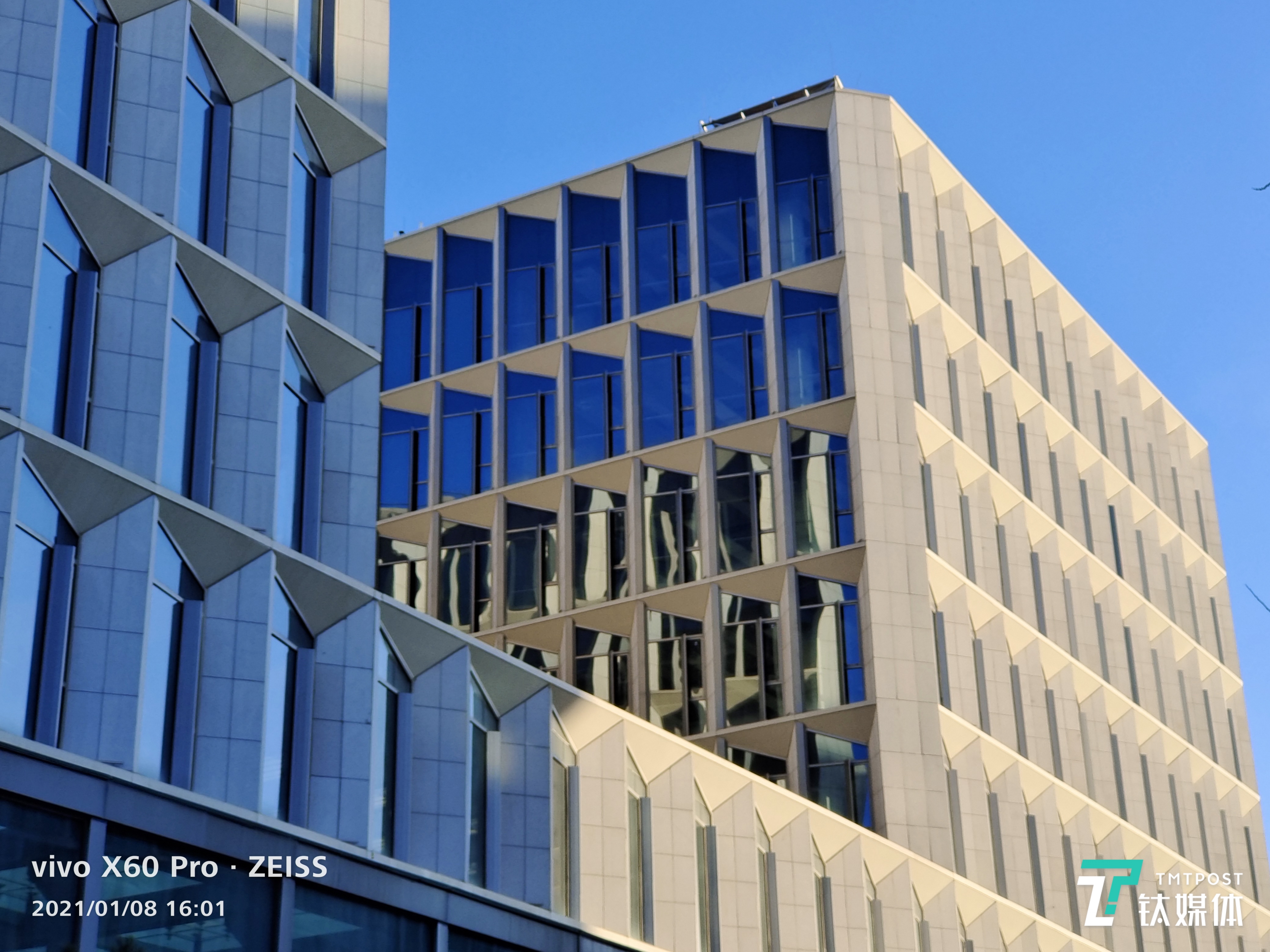 快门速度：1/640 秒 光圈：f/2焦距：6.78 毫米 ISO：50