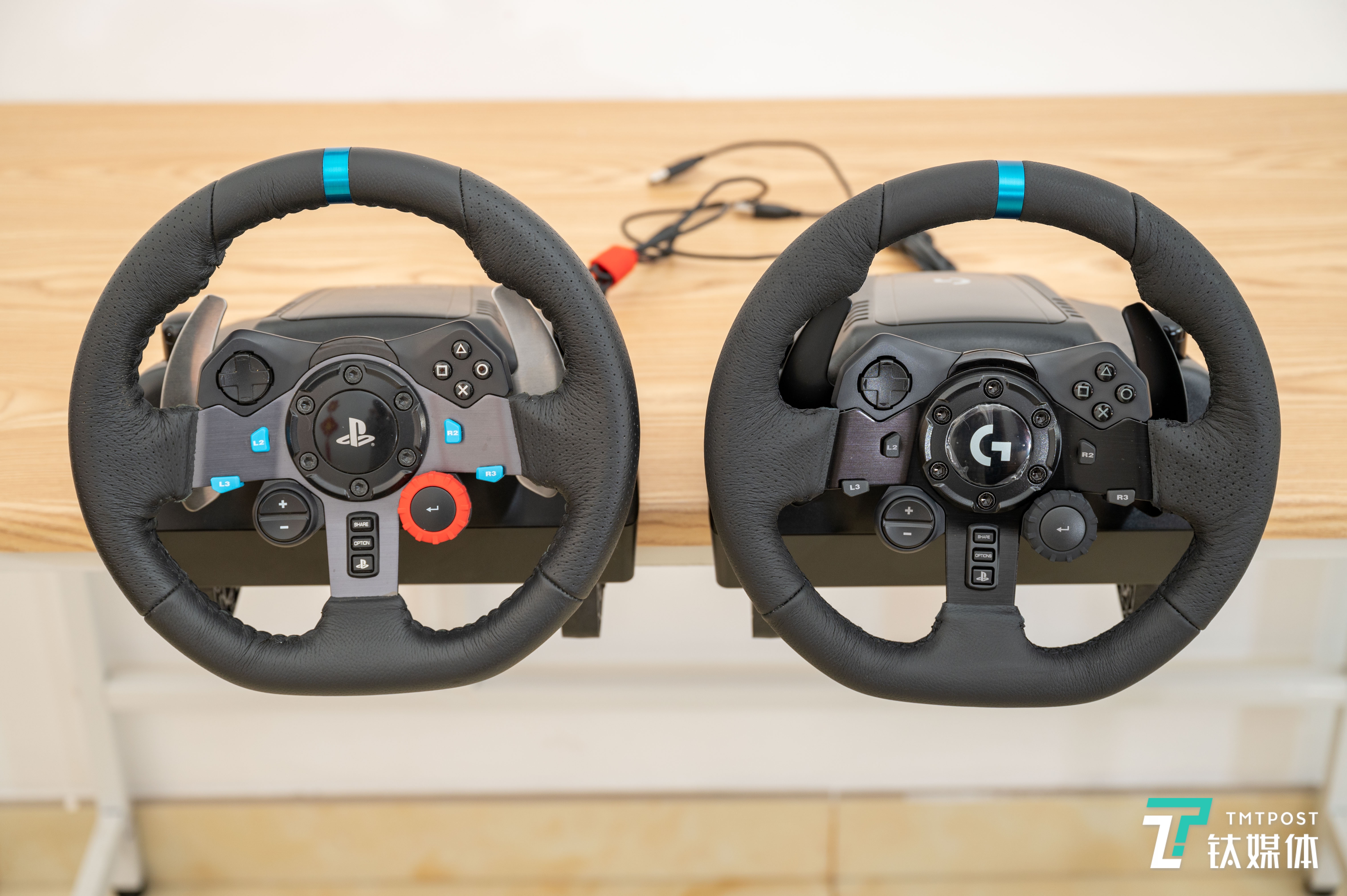 罗技G29（左）罗技G923（右）