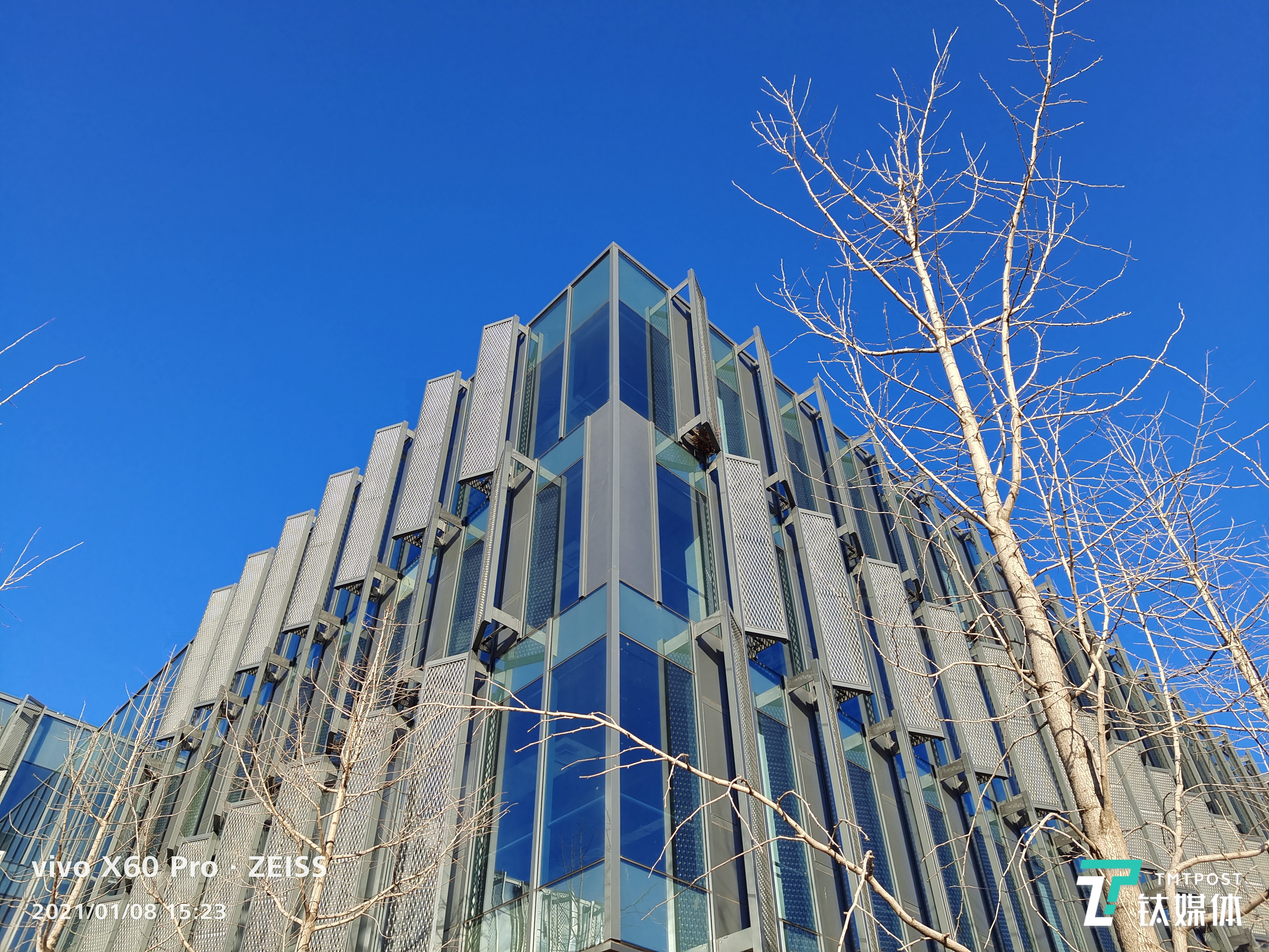 快门速度：1/1250 秒 光圈：f/1.48焦距：4.67 毫米 ISO：56