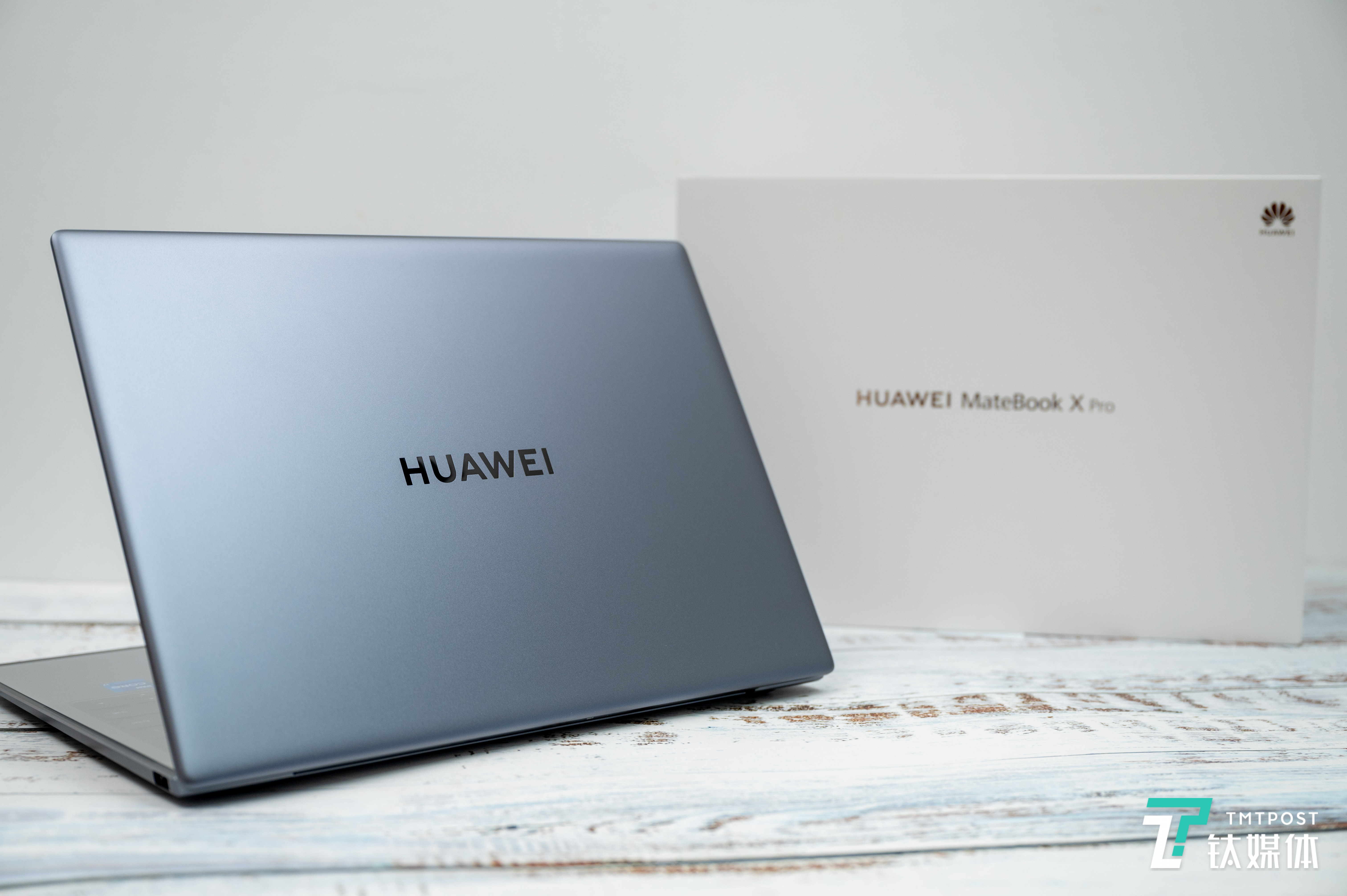 随着光源角度有些渐变色感觉