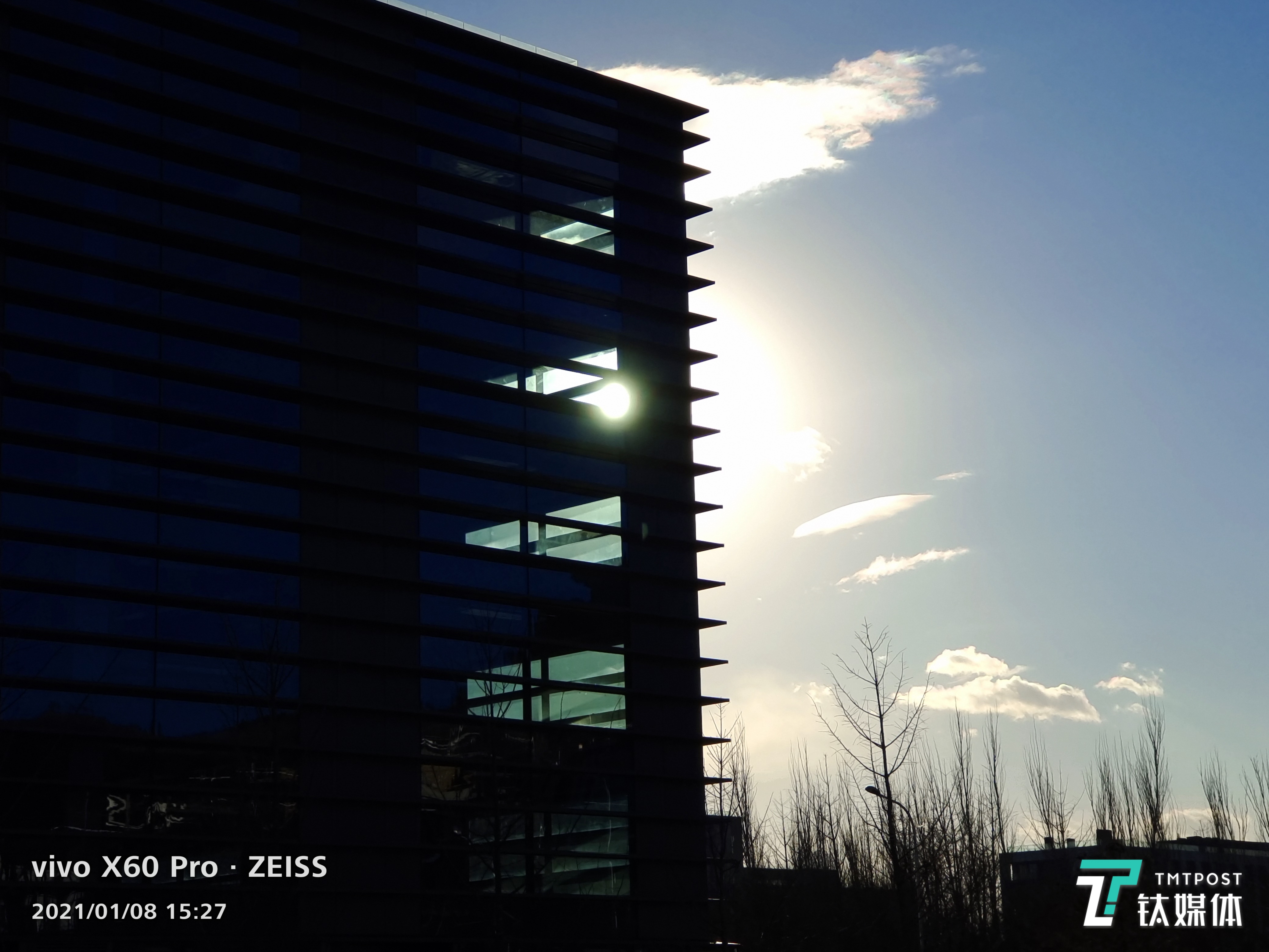 快门速度：1/4000 秒 光圈：f/1.48焦距：4.67 毫米 ISO：56