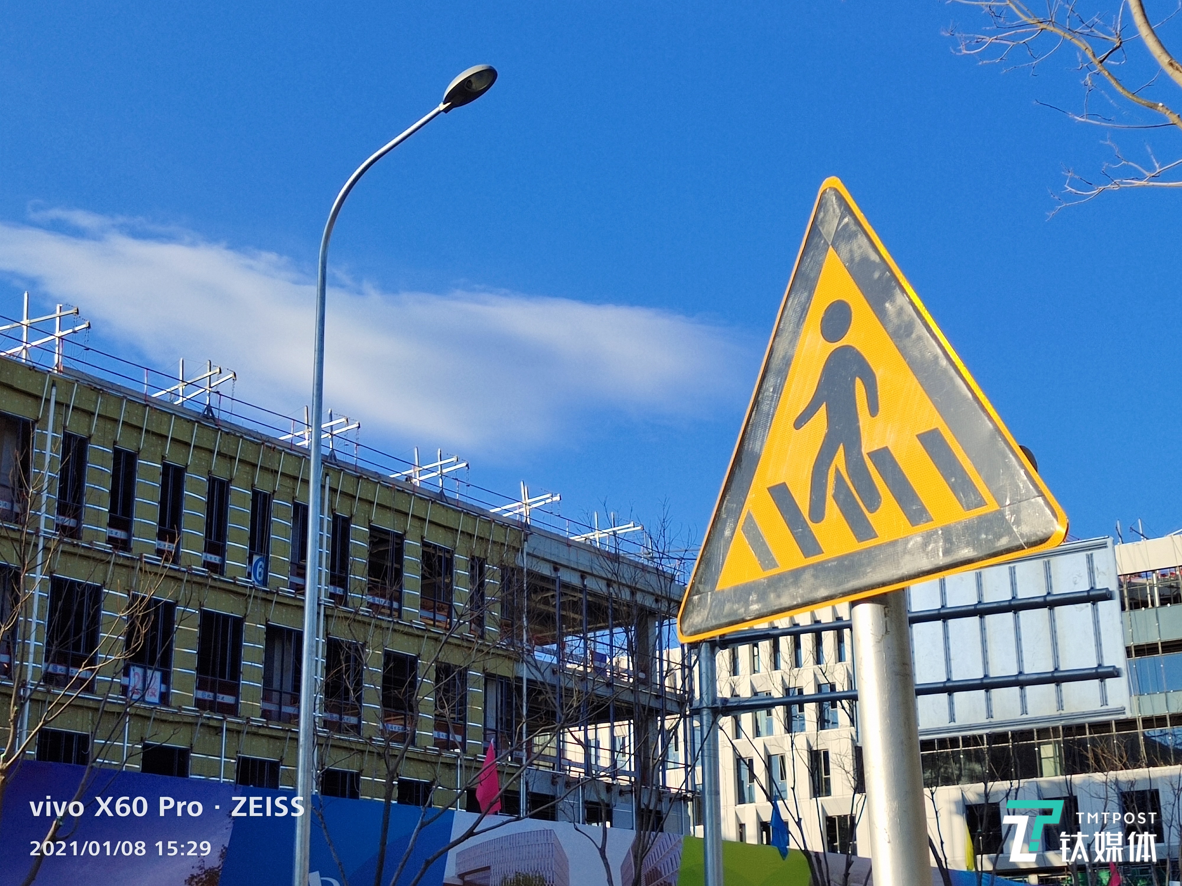 快门速度：1/640 秒 光圈：f/2焦距：6.78 毫米 ISO：50