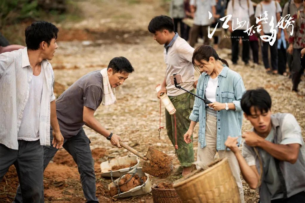 一批90后正在扶贫剧里追网文