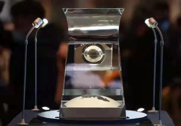 嫦娥五号带回月壤中，为何会有玻璃颗粒？