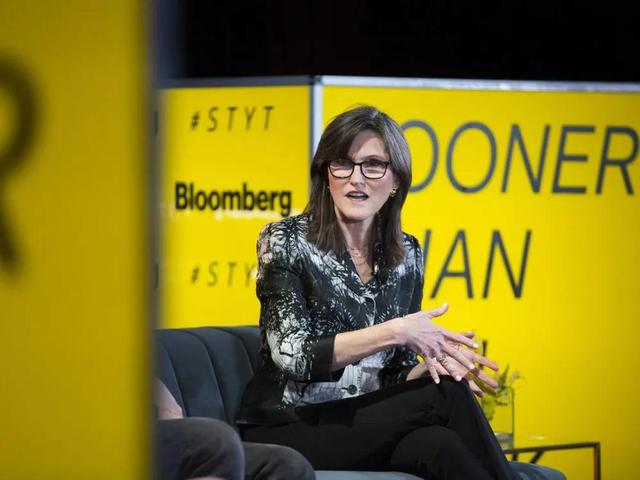 女股神伍德，如何超越巴菲特成“最强印钞机”？