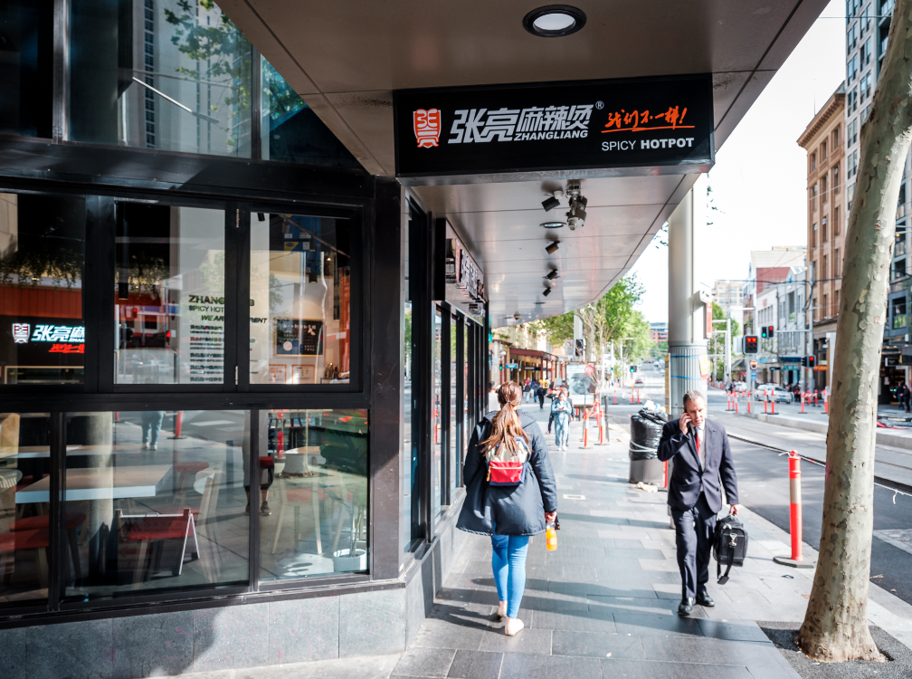 中餐出海“绝地求生”，不下牌桌就还有赢的机会