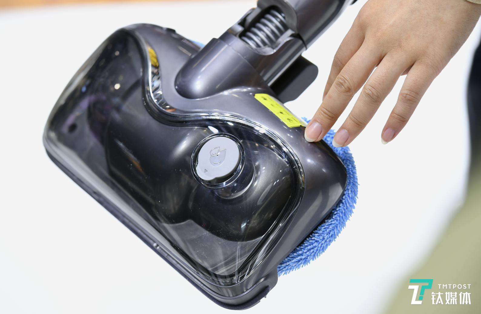 小狗新品擦地吸尘器T12 Plus Rinse亮相AWE