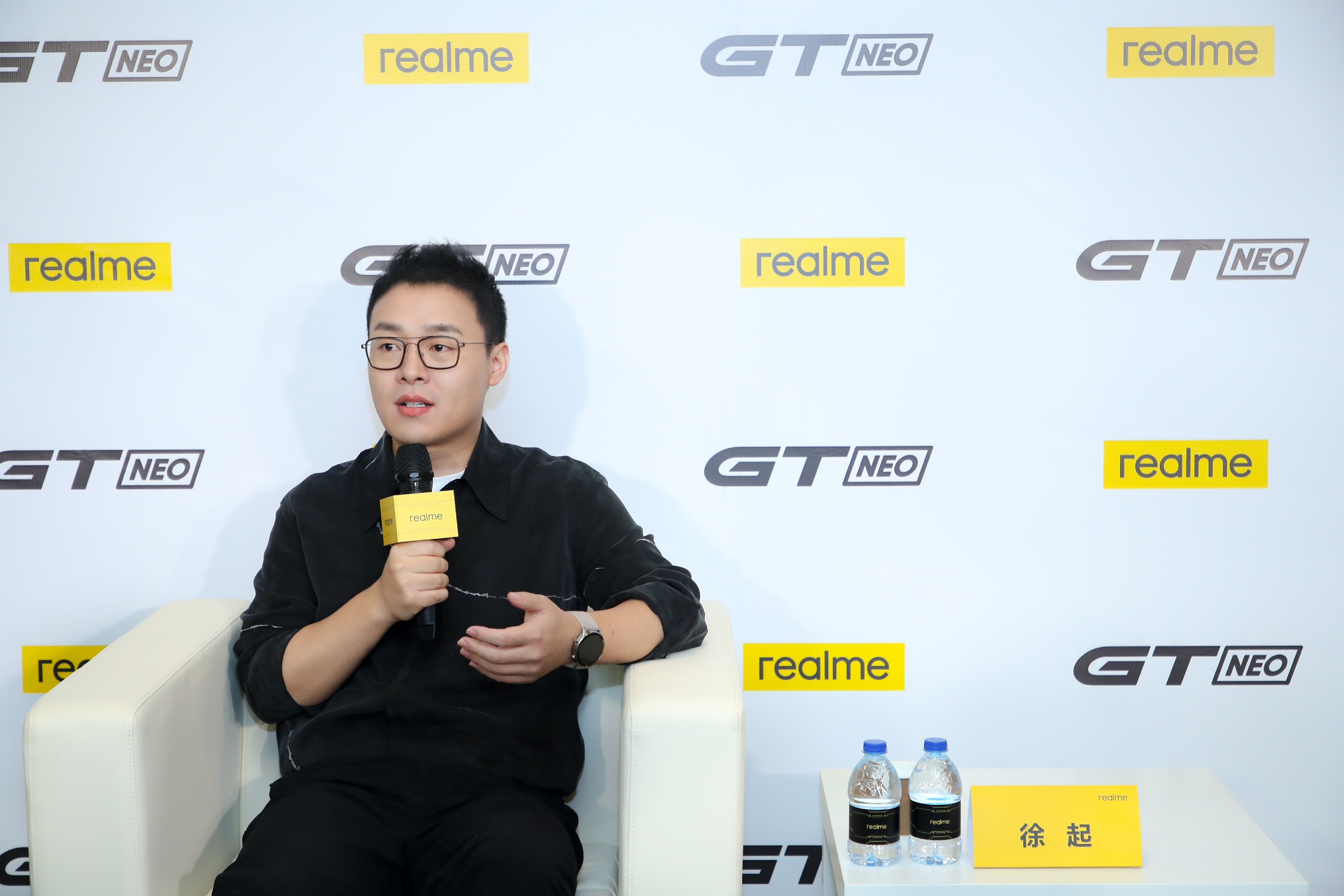 和年轻人做朋友，realme扛起了小米的枪，专访realme中国区总裁徐起