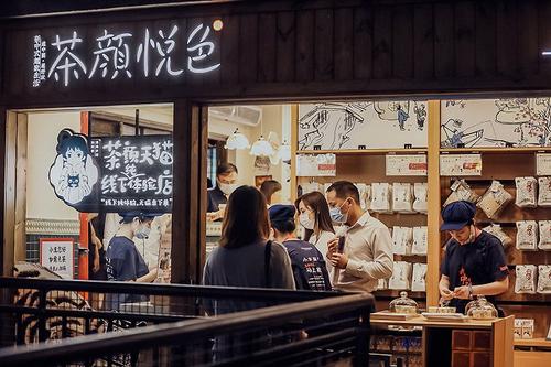 茶颜悦色首次来深引数万人排队，代购费炒上500元，雷军曾参与投资