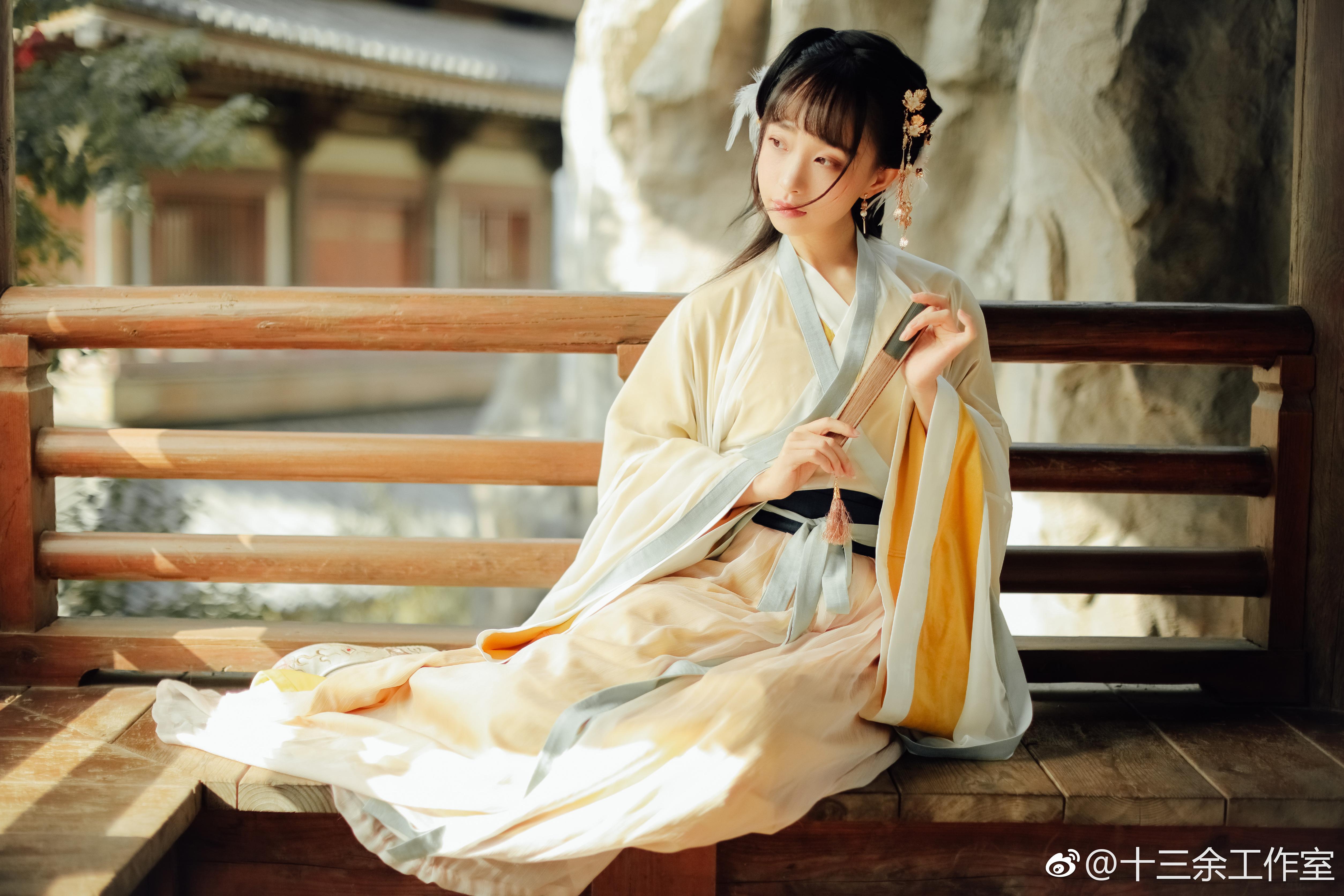 B站和泡泡玛特联手助推，十三余能站上汉服界金字塔顶端吗？