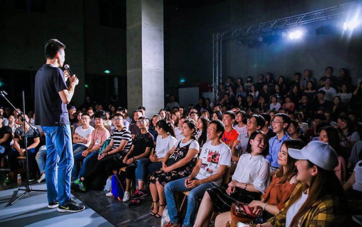 我，95后创业做脱口秀，把钱赔光那天打算送外卖