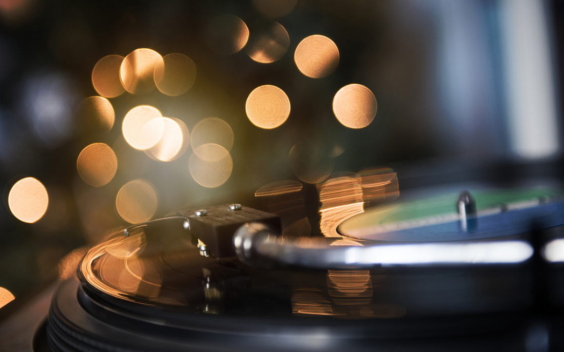 蔡徐坤新专2小时卖5千万，起底顶流引发的“催氪竞赛”