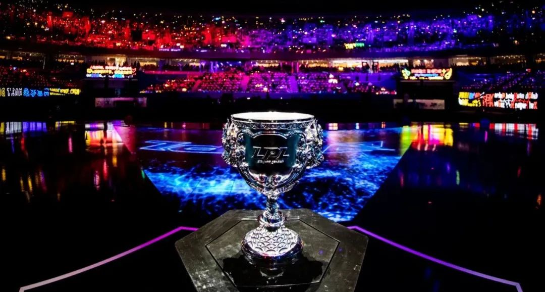 决战江城，RNG3:1FPX，夺得LPL春决总冠军