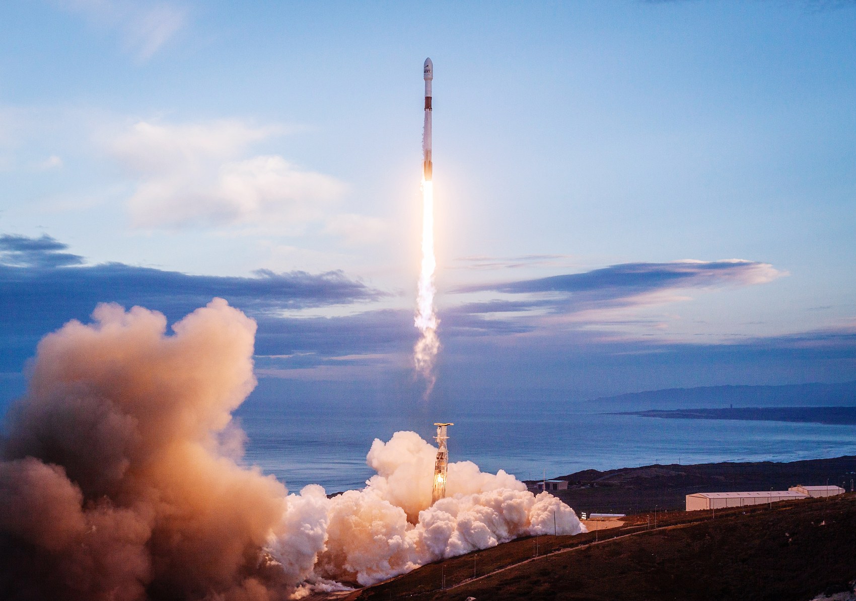 为了去找火箭残骸，我被困到了西北无人区，半夜还看到了狼