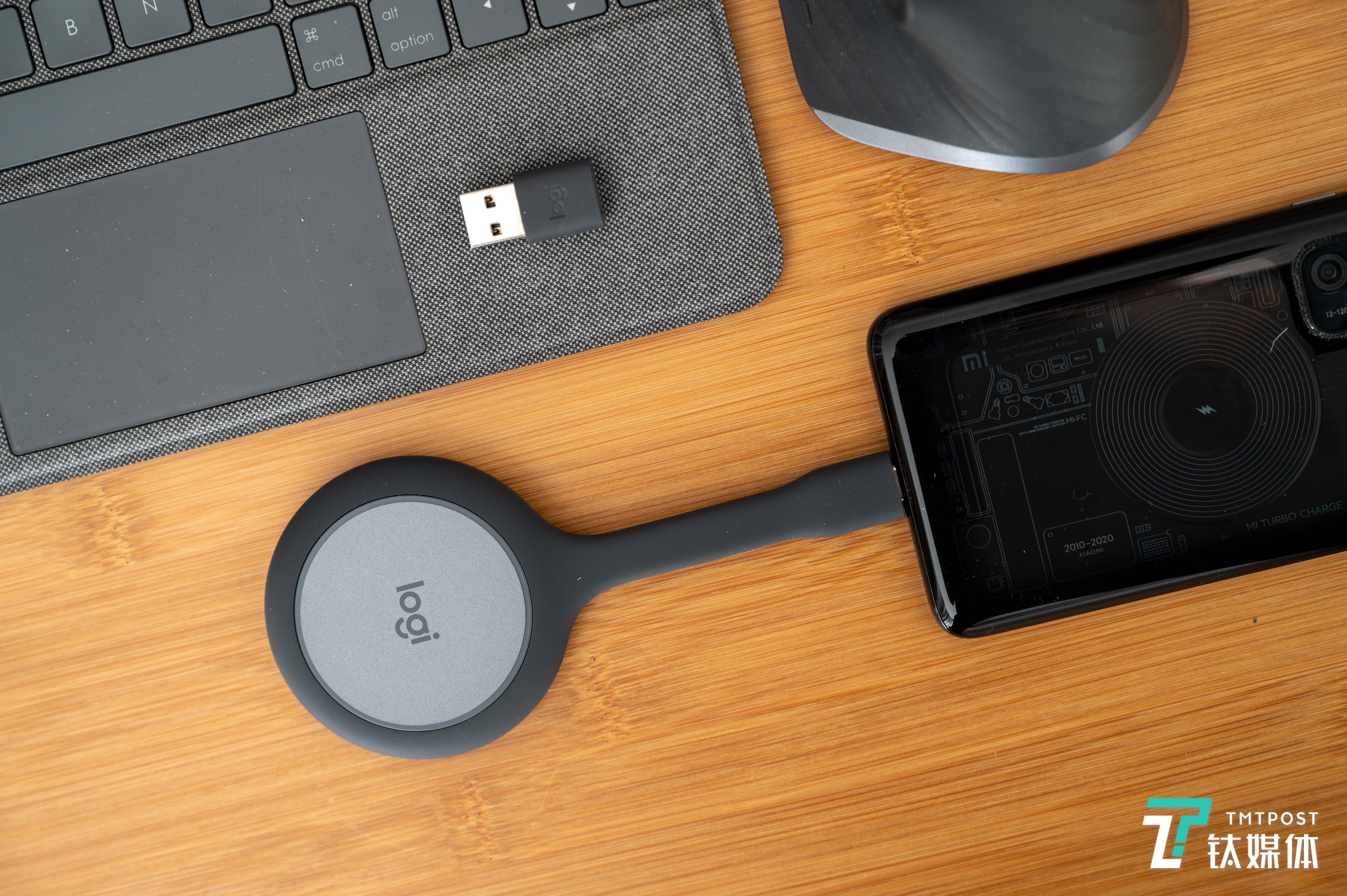 还附赠了转接头，可以用于连接只有USB-A接口的电视