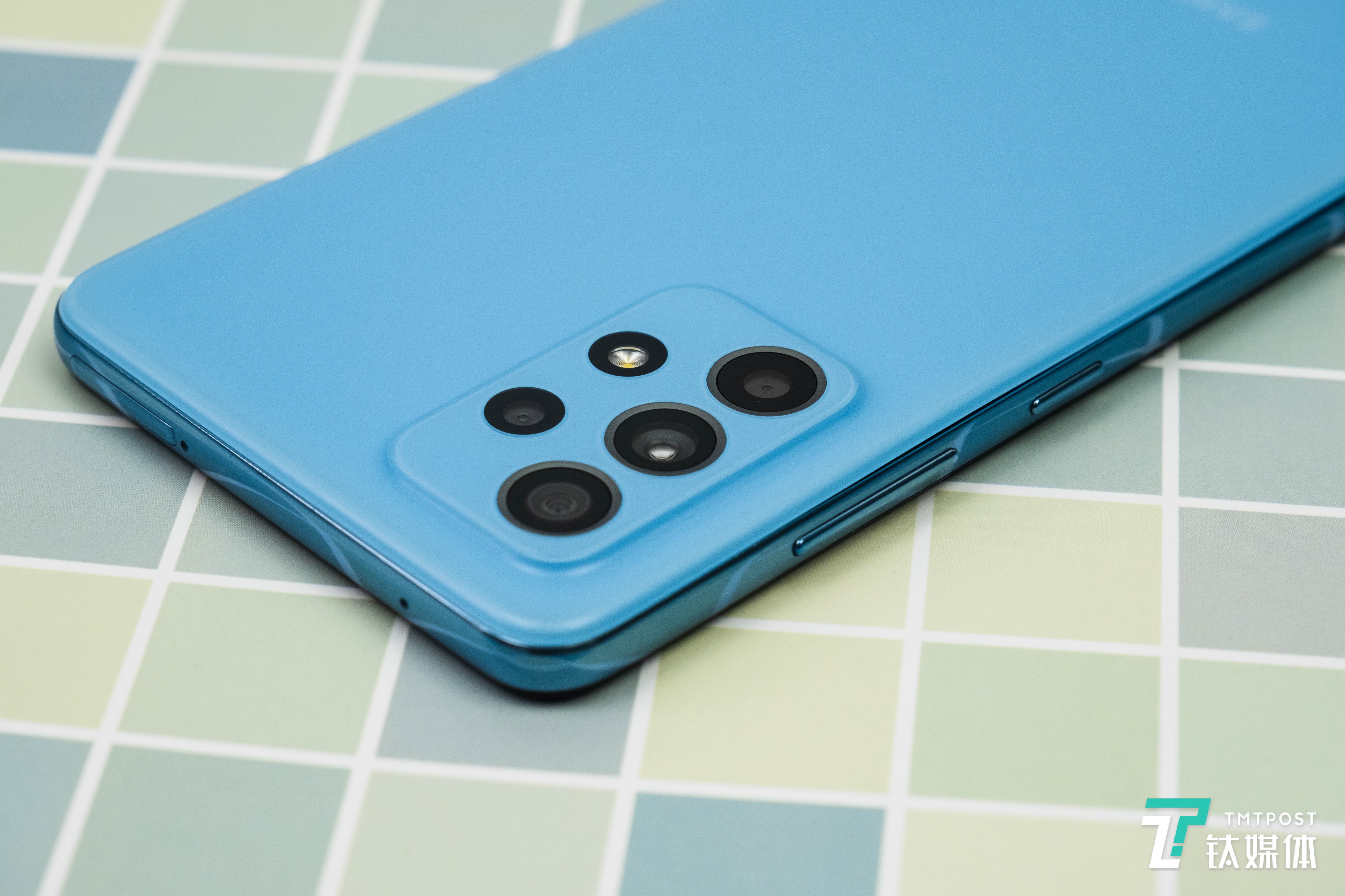 三星Galaxy A52 5G-后置四摄模组